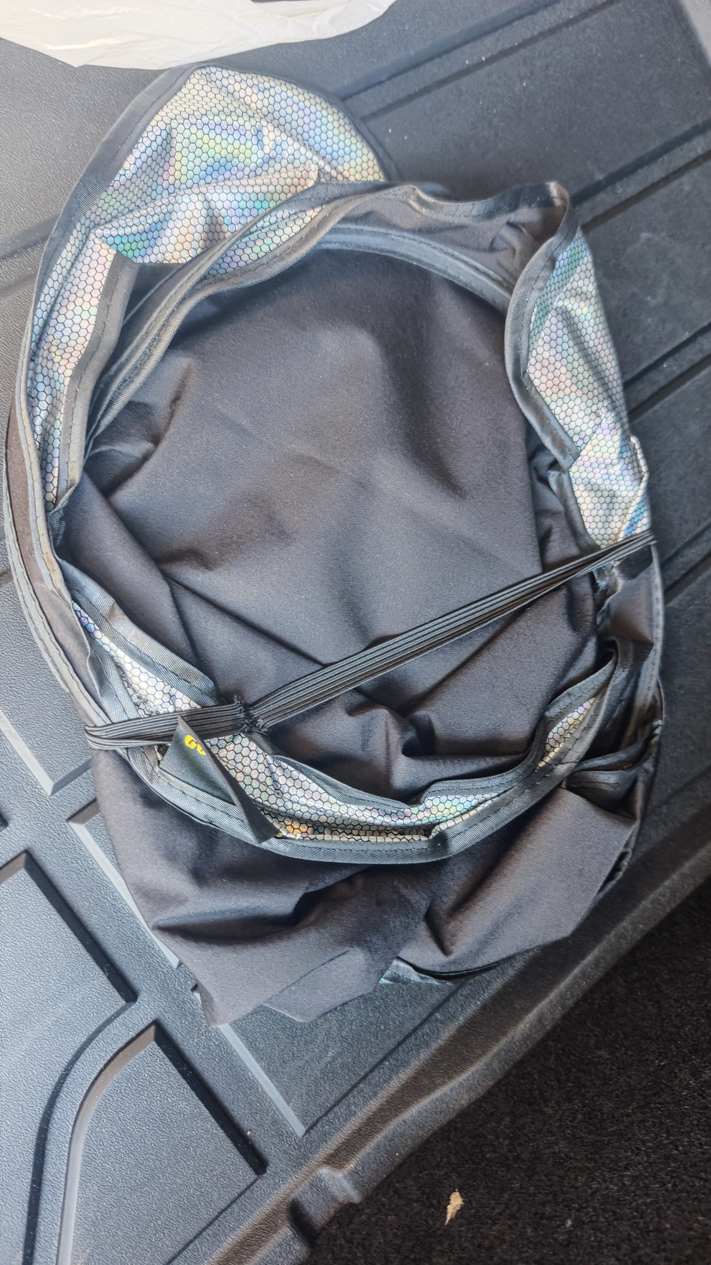 固特异（Goodyear）汽车遮阳挡前挡适用特斯拉车窗防晒隔热遮阳伞前挡风玻璃遮阳挡板 实拍图