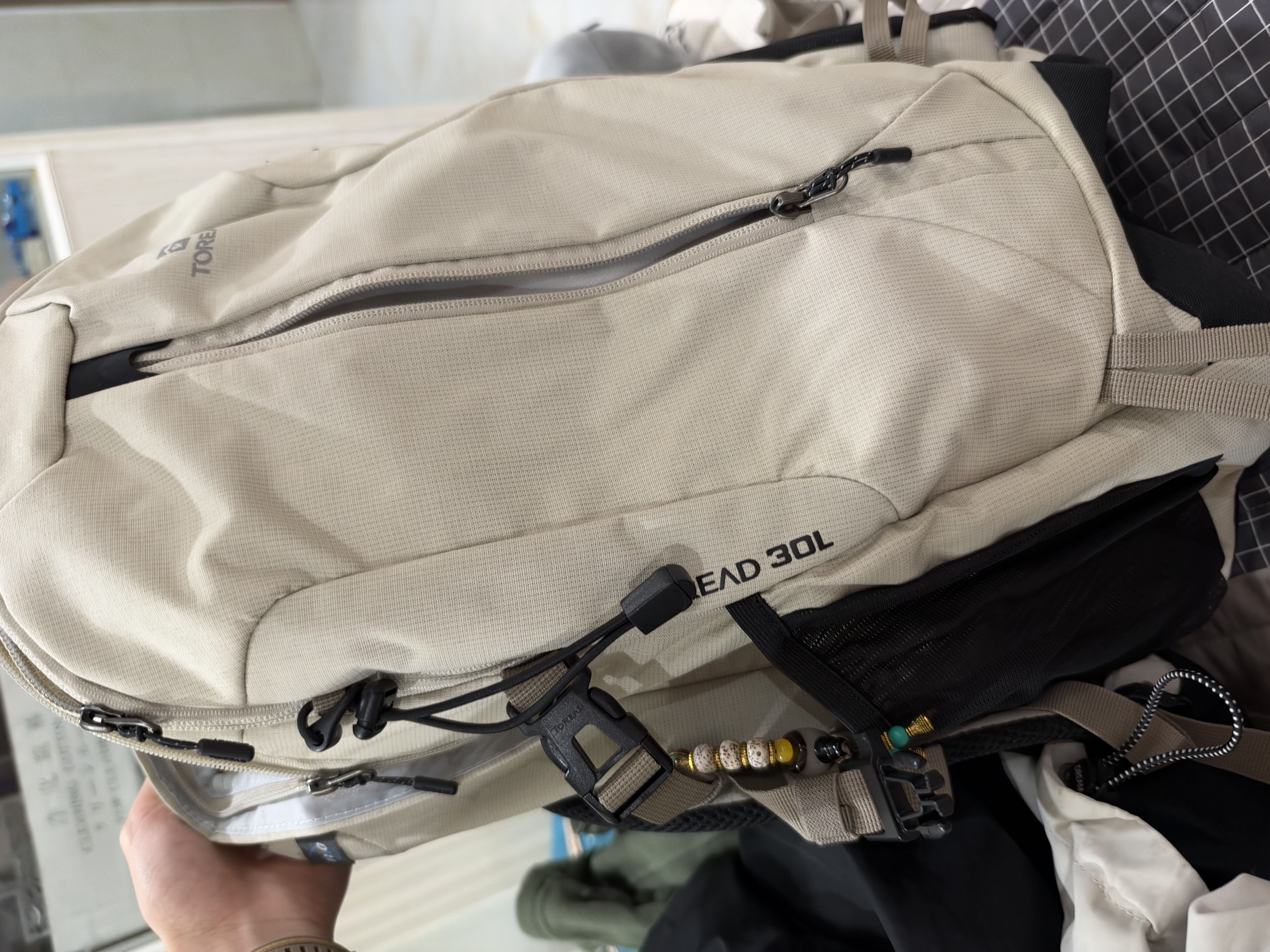 探路者（TOREAD）登山背包户外徒步旅行双肩包30L轻便男女通勤书包 奶茶色 实拍图