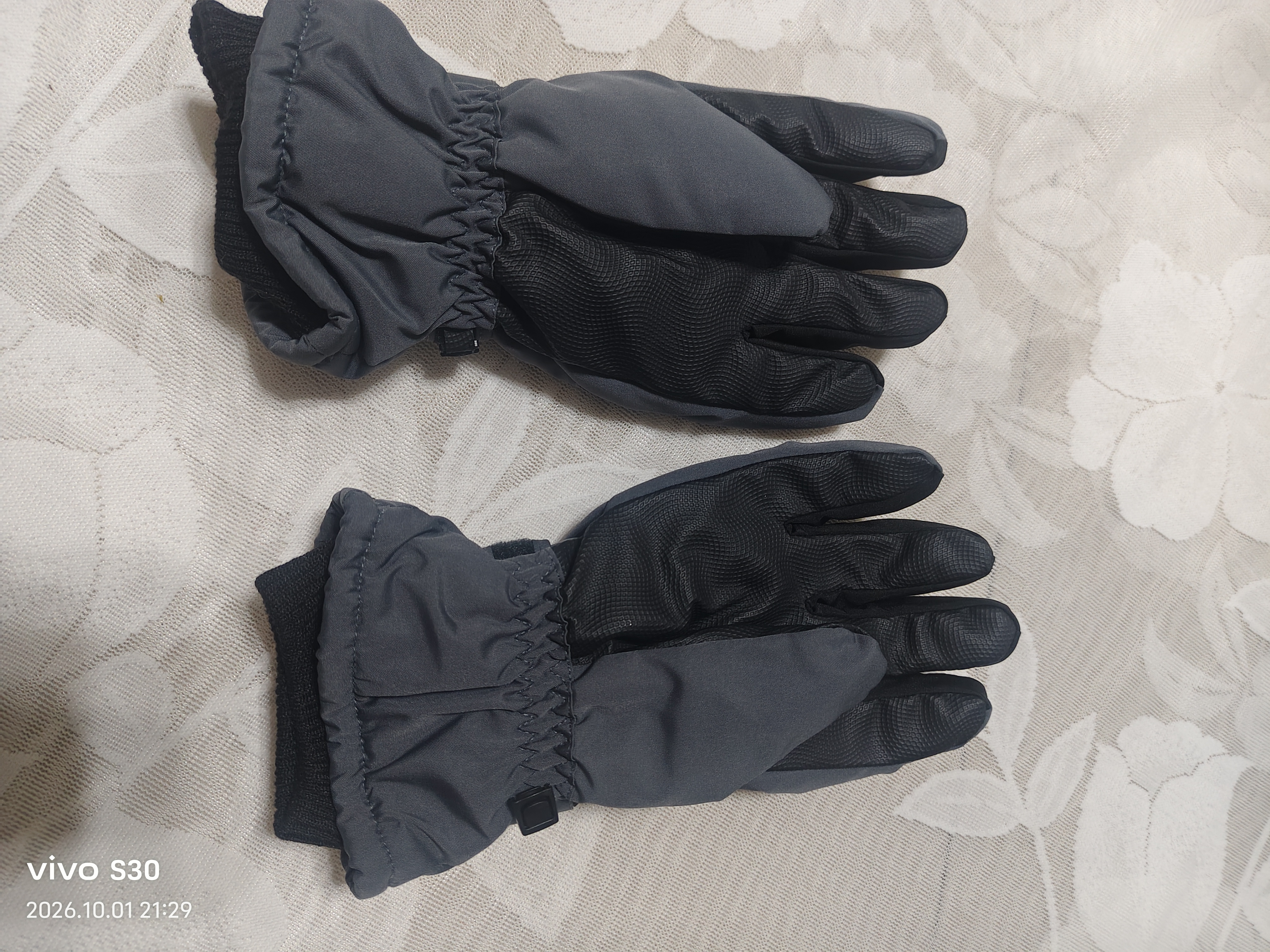 目丸保暖手套男女户外冬天骑行防寒风加绒厚触屏女防水冬季棉滑雪手套 9#深灰色 深度暖手套-男款 实拍图