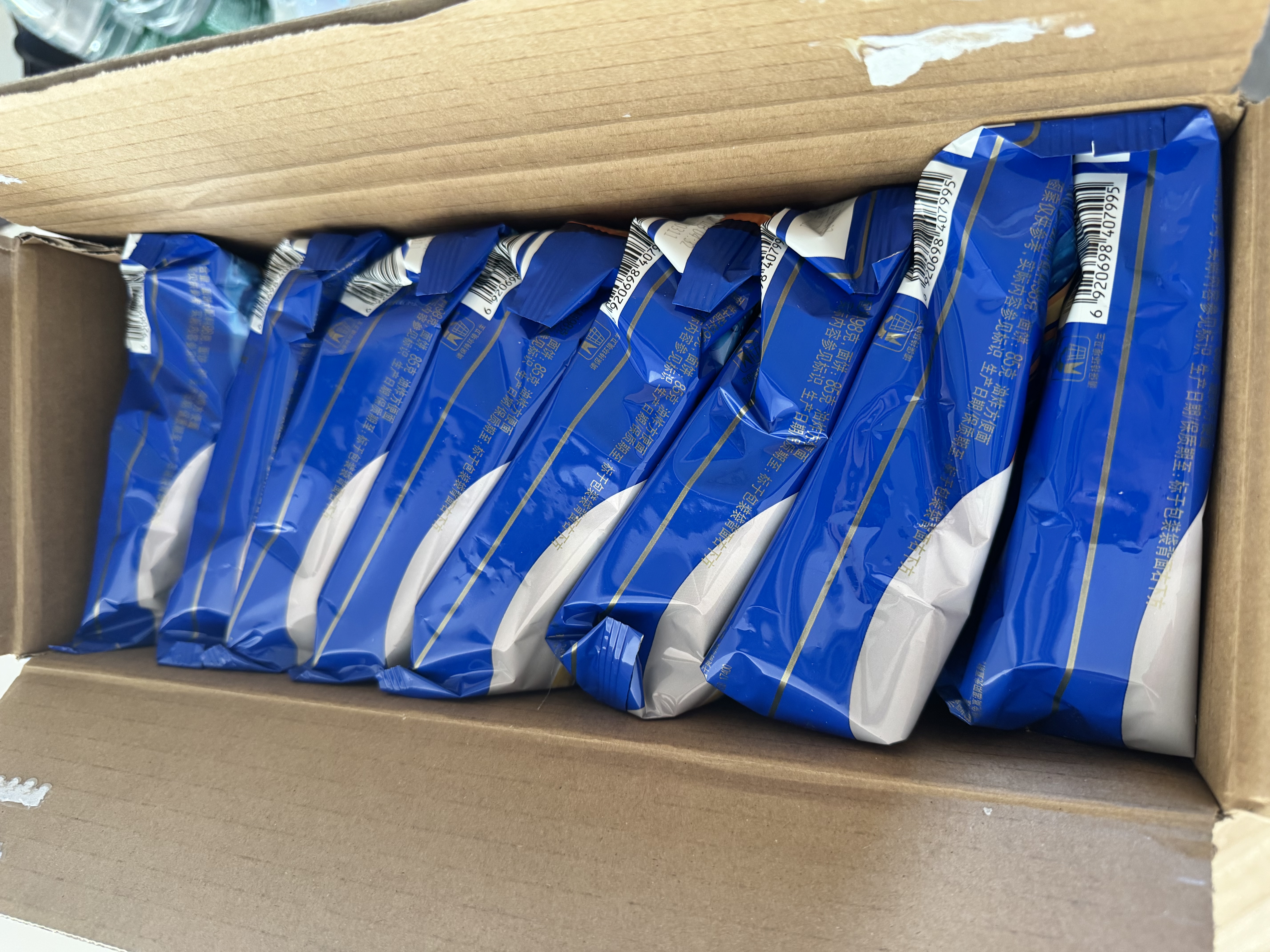 康师傅 方便面 经典鲜虾鱼板袋面98g*24 泡面整箱速食 方便食品  实拍图