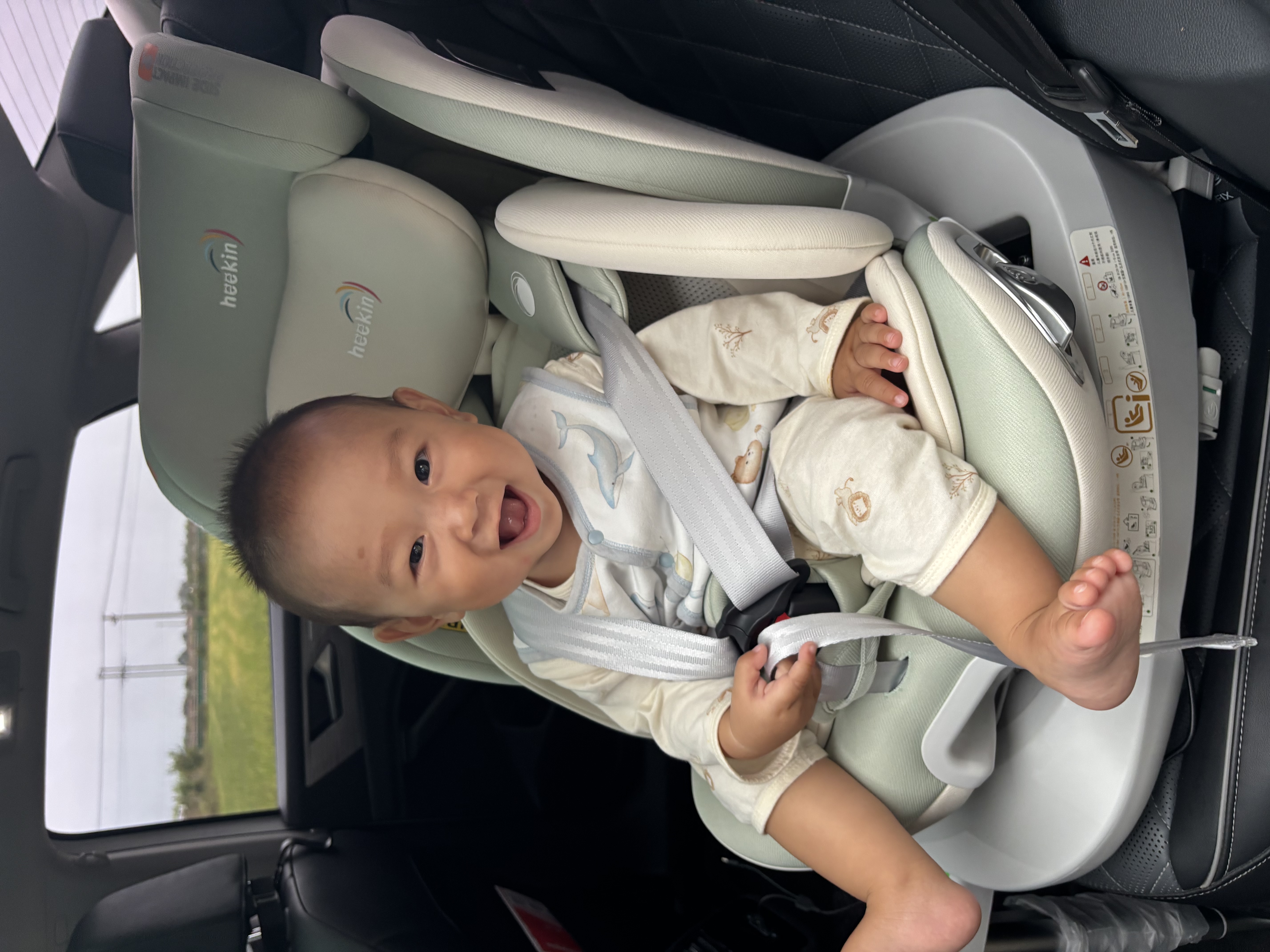 Heekin引领者儿童安全座椅汽车车载用0-12岁新生婴儿宝宝175°可坐可躺 青提绿-智能(语音通风加热+单手旋转+不窝脖+175°躺) 实拍图