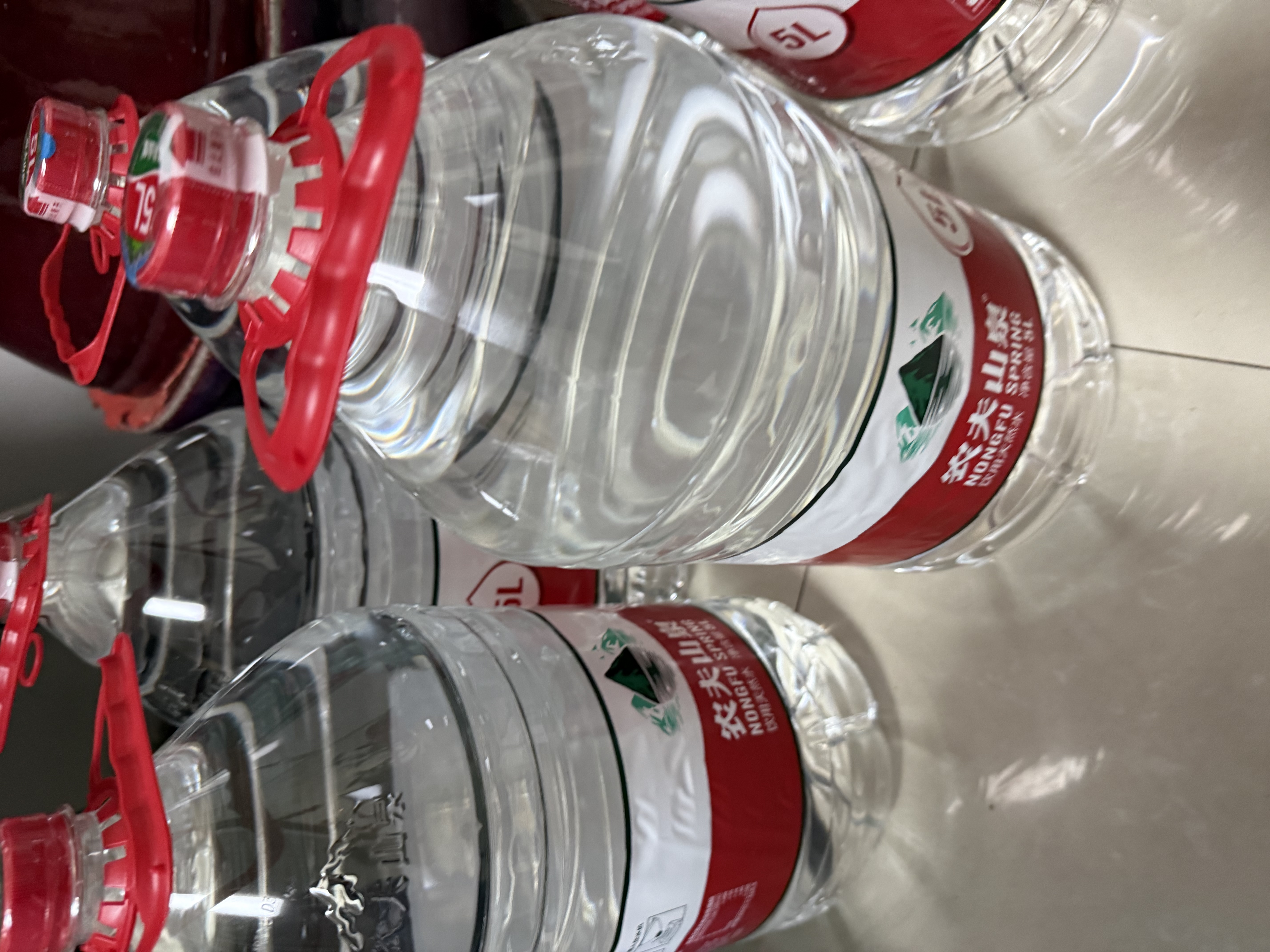 农夫山泉饮用水 饮用天然水5L*4桶 整箱装 桶装水塑膜随机包装 实拍图