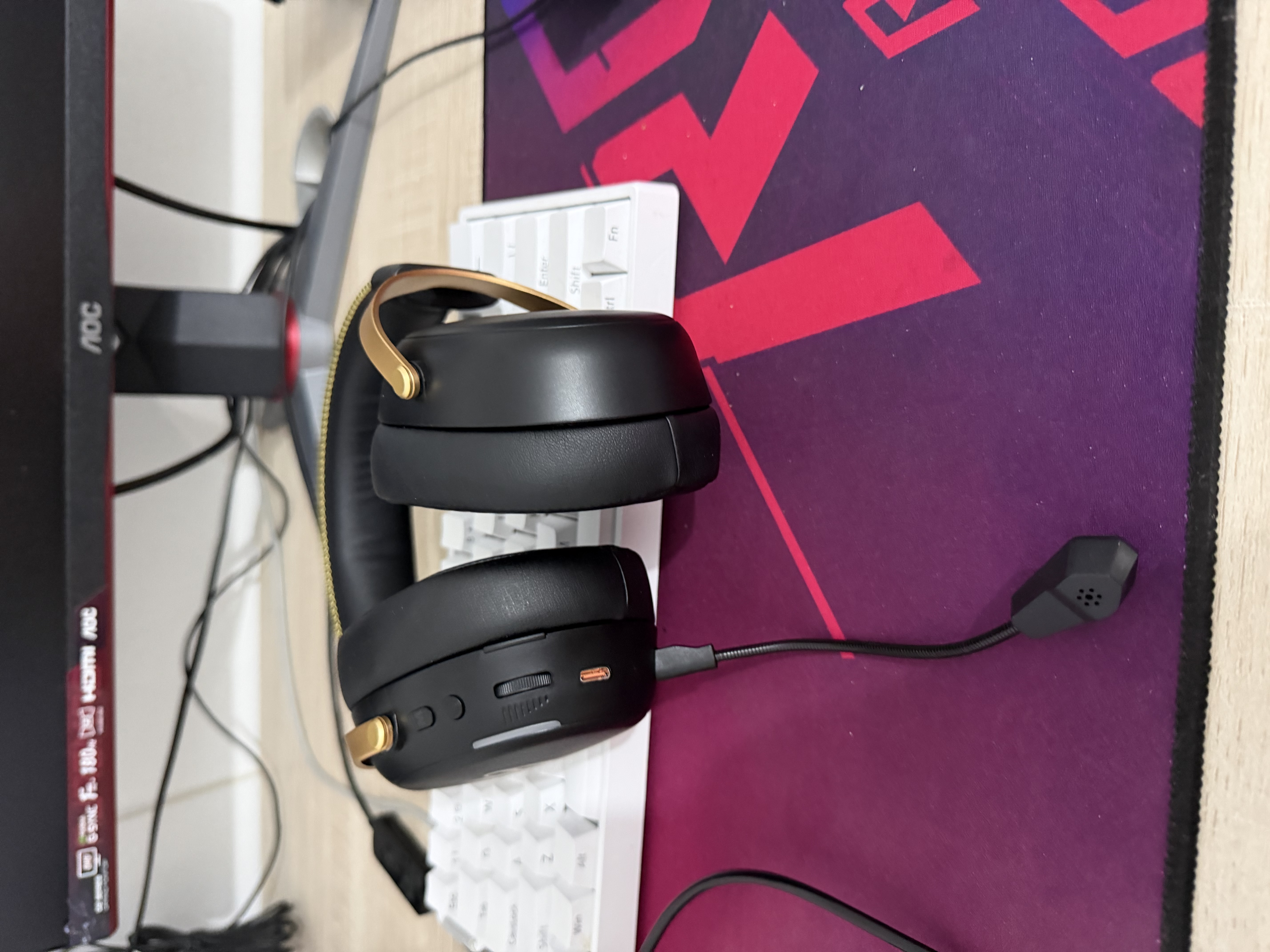 iKF V11 Pro2.0【京东独家】四模无线游戏耳机头戴式蓝牙屏显2.4G电竞FPS三角洲特调音效耳麦 黑金色 实拍图