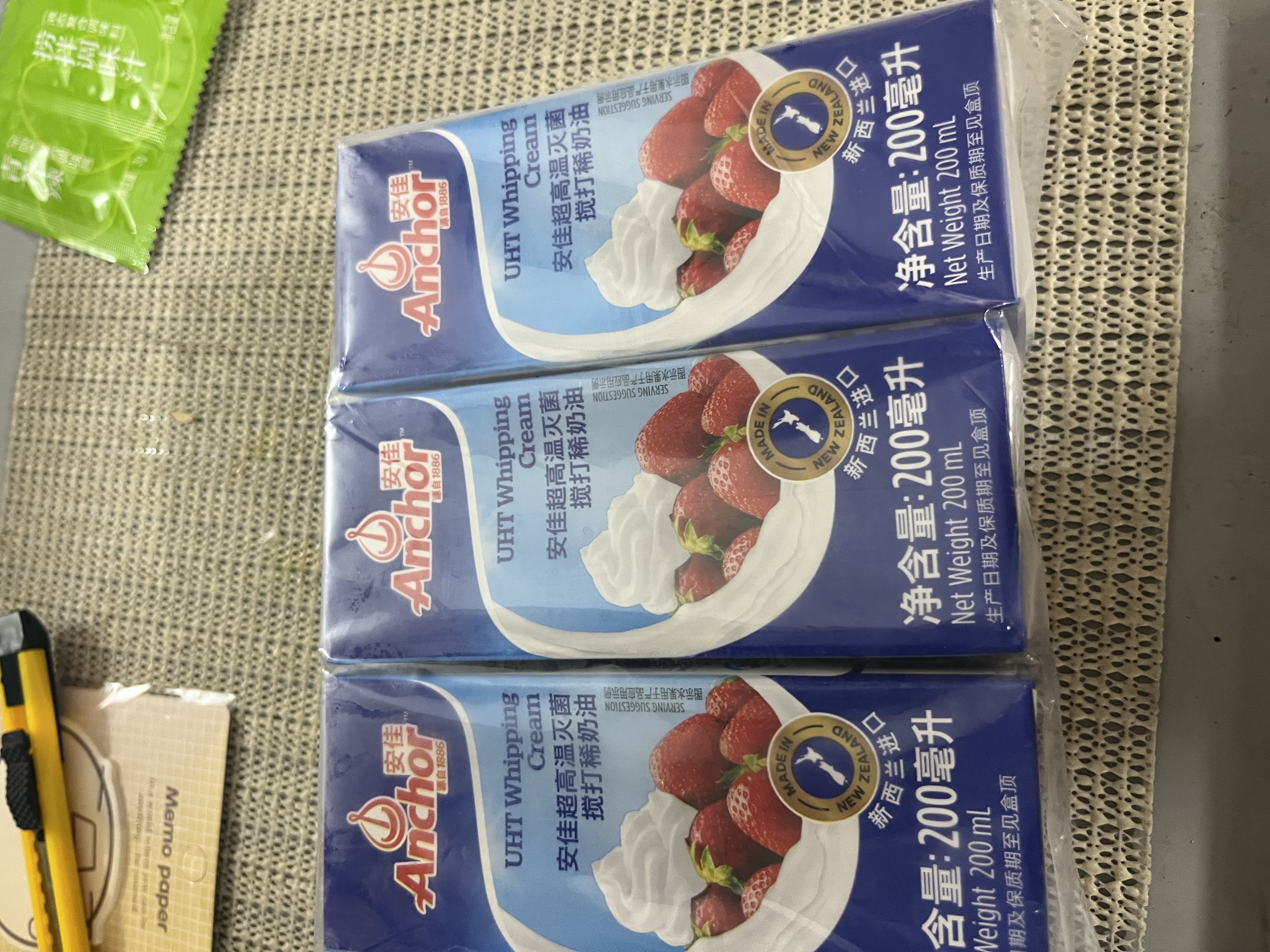 安佳(Anchor)新西兰进口 动物奶酪淡奶油稀奶油200ml*3 冷藏烘焙蛋糕 实拍图
