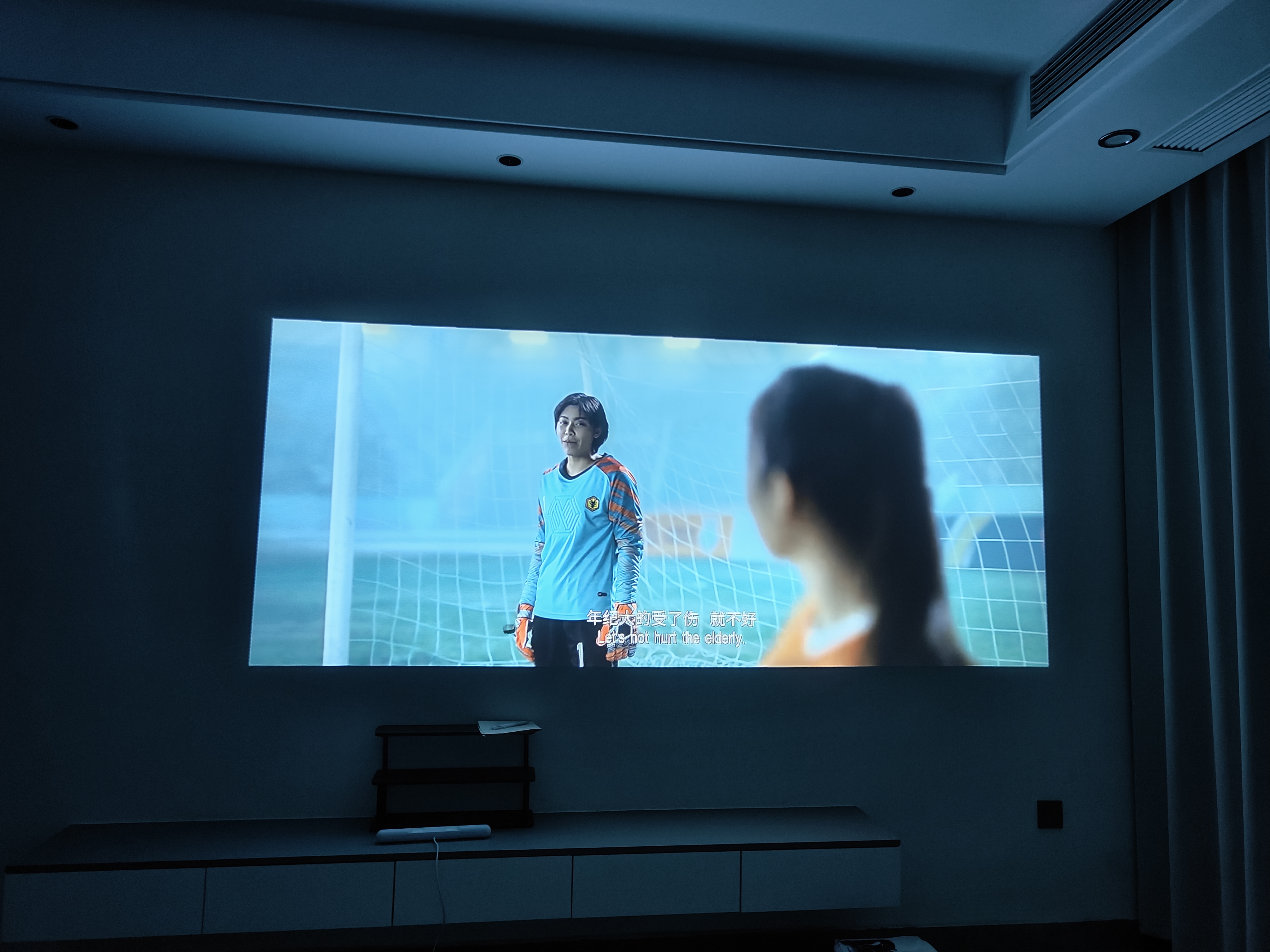 夏新（Amoi）A3pro【新亮度升级 真1080P】投影仪家用智能投影机卧室手机办公投影器（光学自动对焦 灵动云台 ) 实拍图