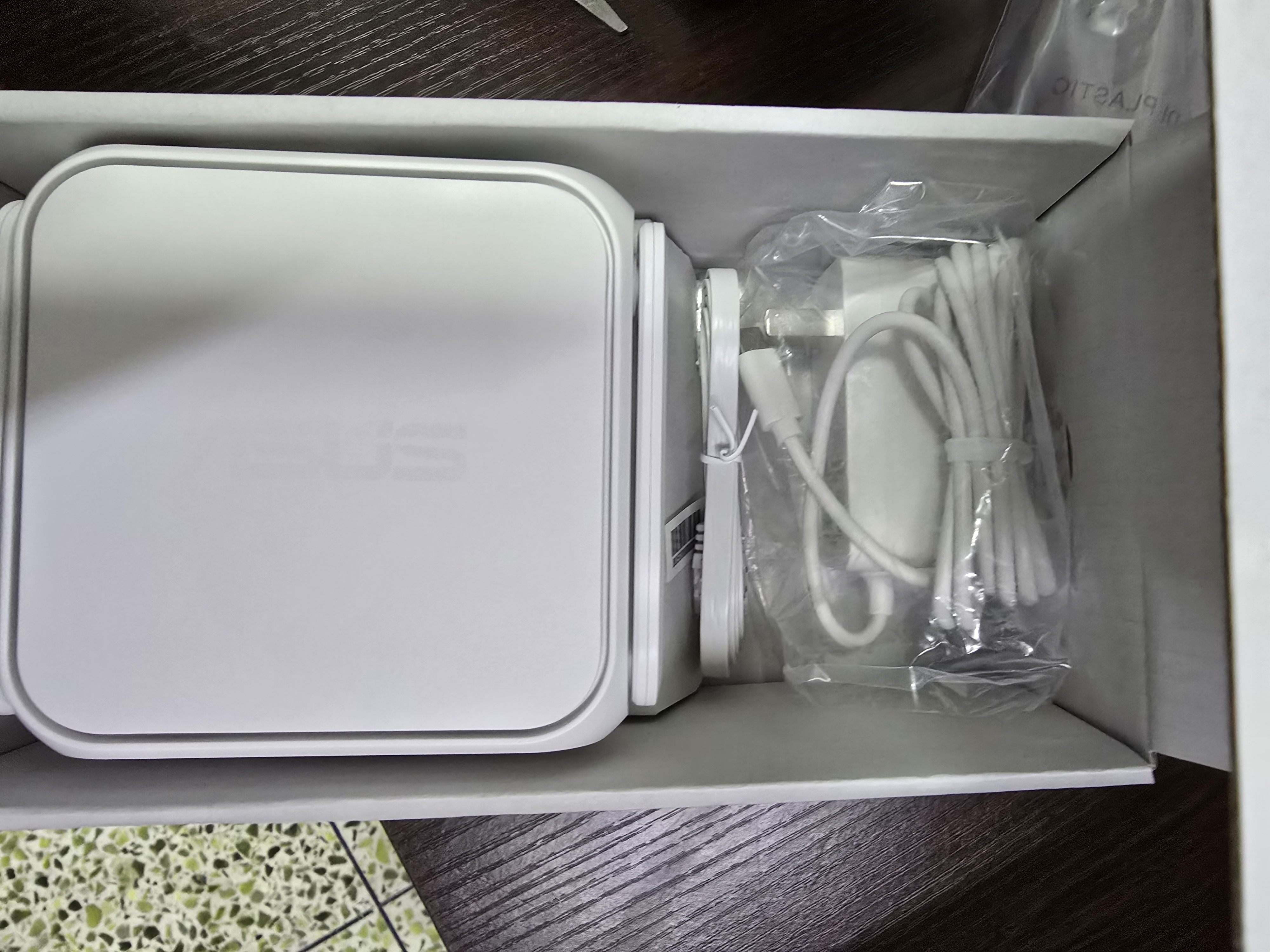 华硕（ASUS）RT-BE58Go随身WiFi7路由器家用/外出千兆无线软路由迷你便携移动路由信号增强放大器Aimesh随心组 实拍图