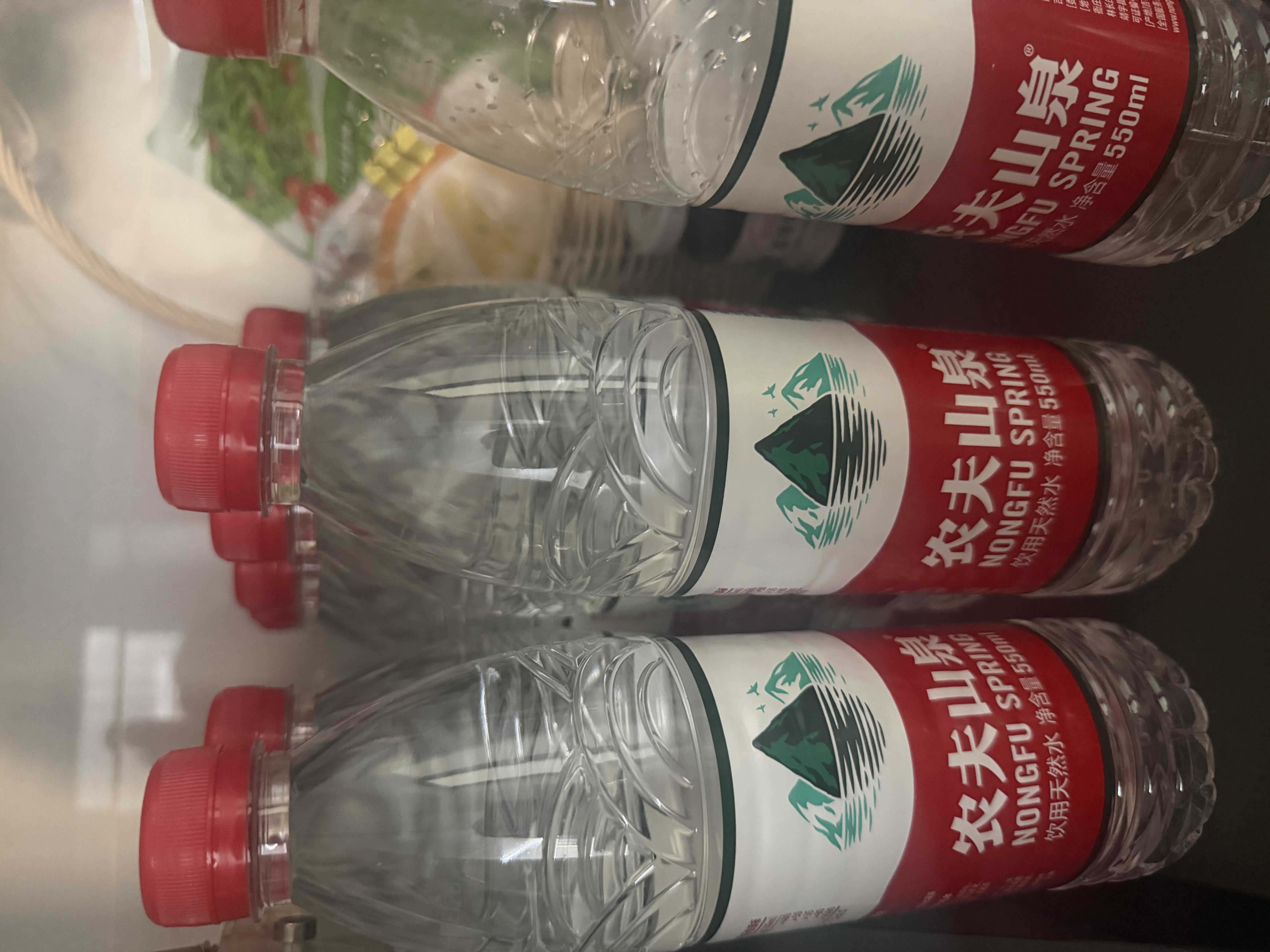 农夫山泉 饮用水 饮用天然水550ml*24瓶 整箱装 塑膜 随机发货 实拍图