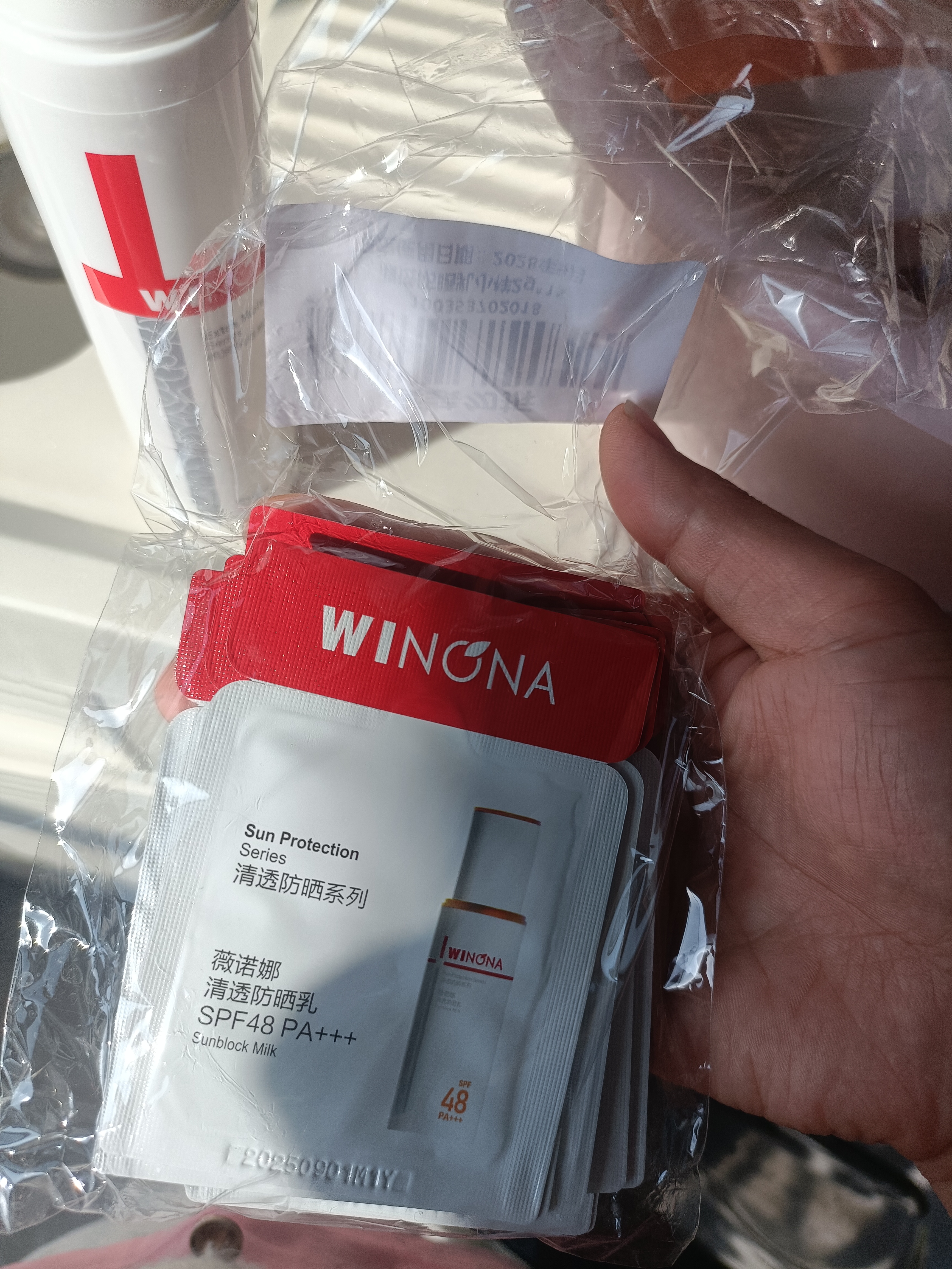 薇诺娜（WINONA）清透防晒乳小样2g*15敏感肌生日礼物 实拍图