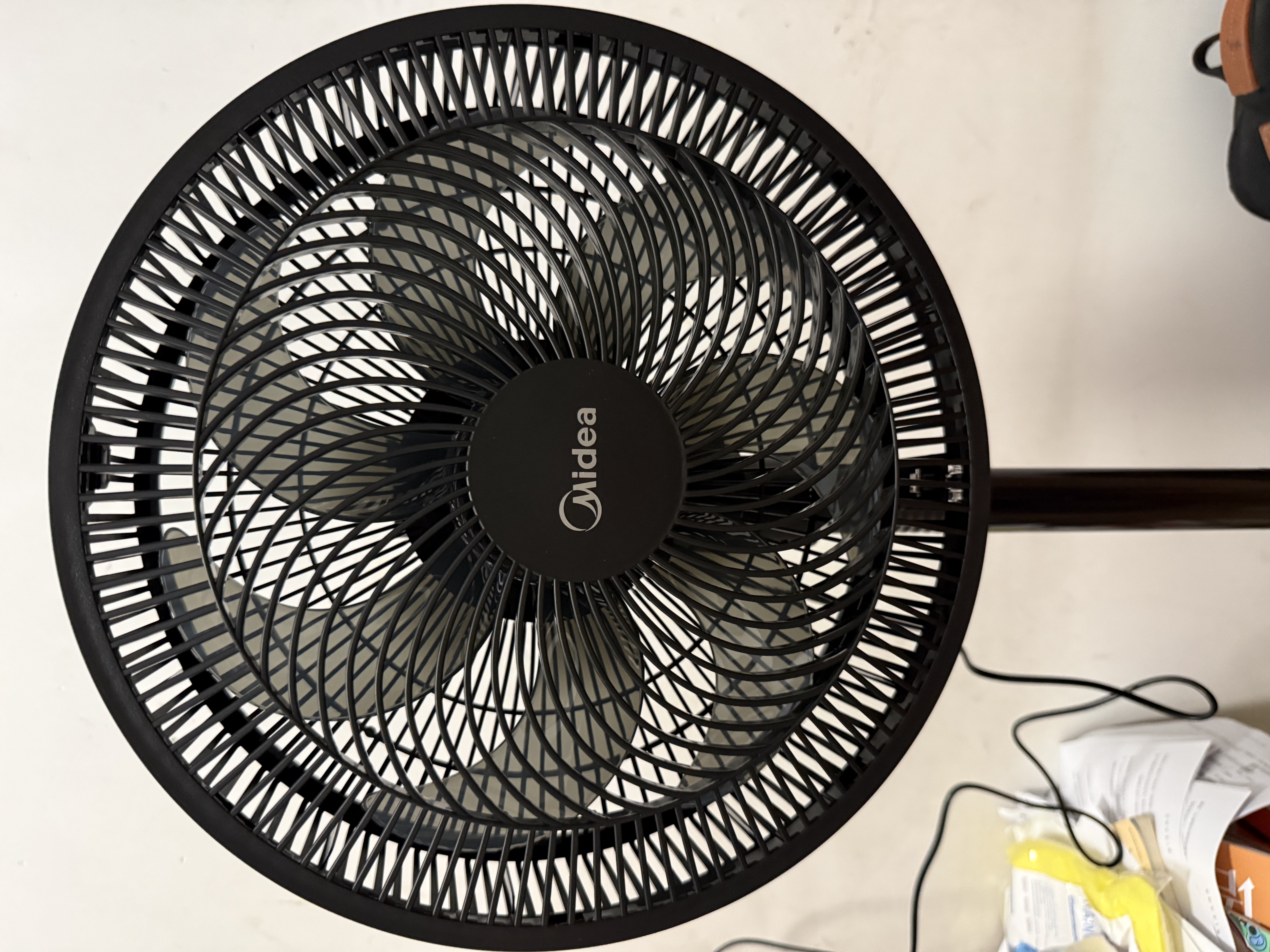 美的（Midea）【超级单品】七叶轻音立式电风扇家用柔风落地扇台式桌面小型风扇大风量节能摇头宿舍电扇 SAF30AB 实拍图