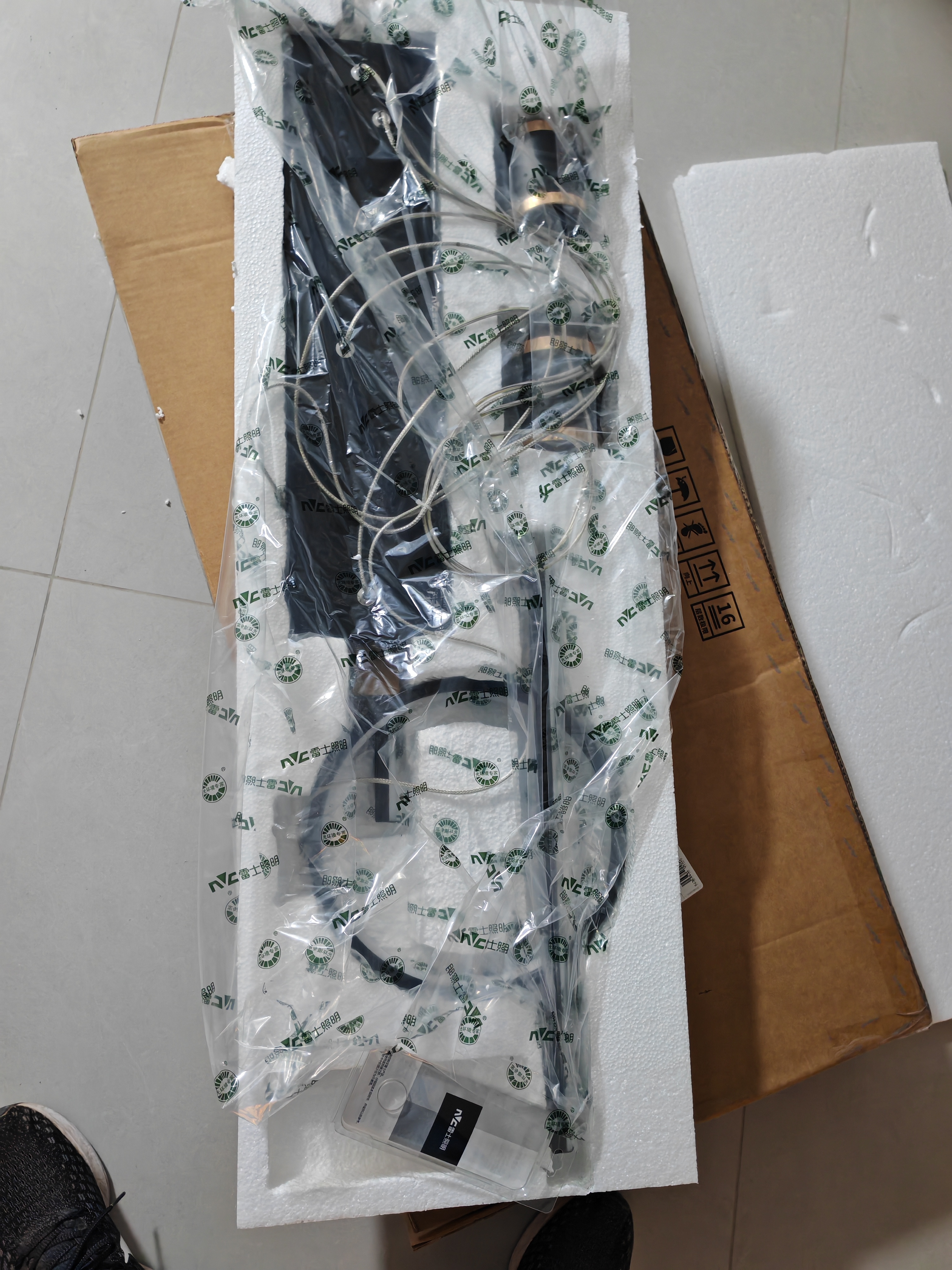 雷士（NVC）餐厅吊灯LED智能简约北欧轻奢黑金餐桌带筒灯长条灯智能款40瓦 实拍图