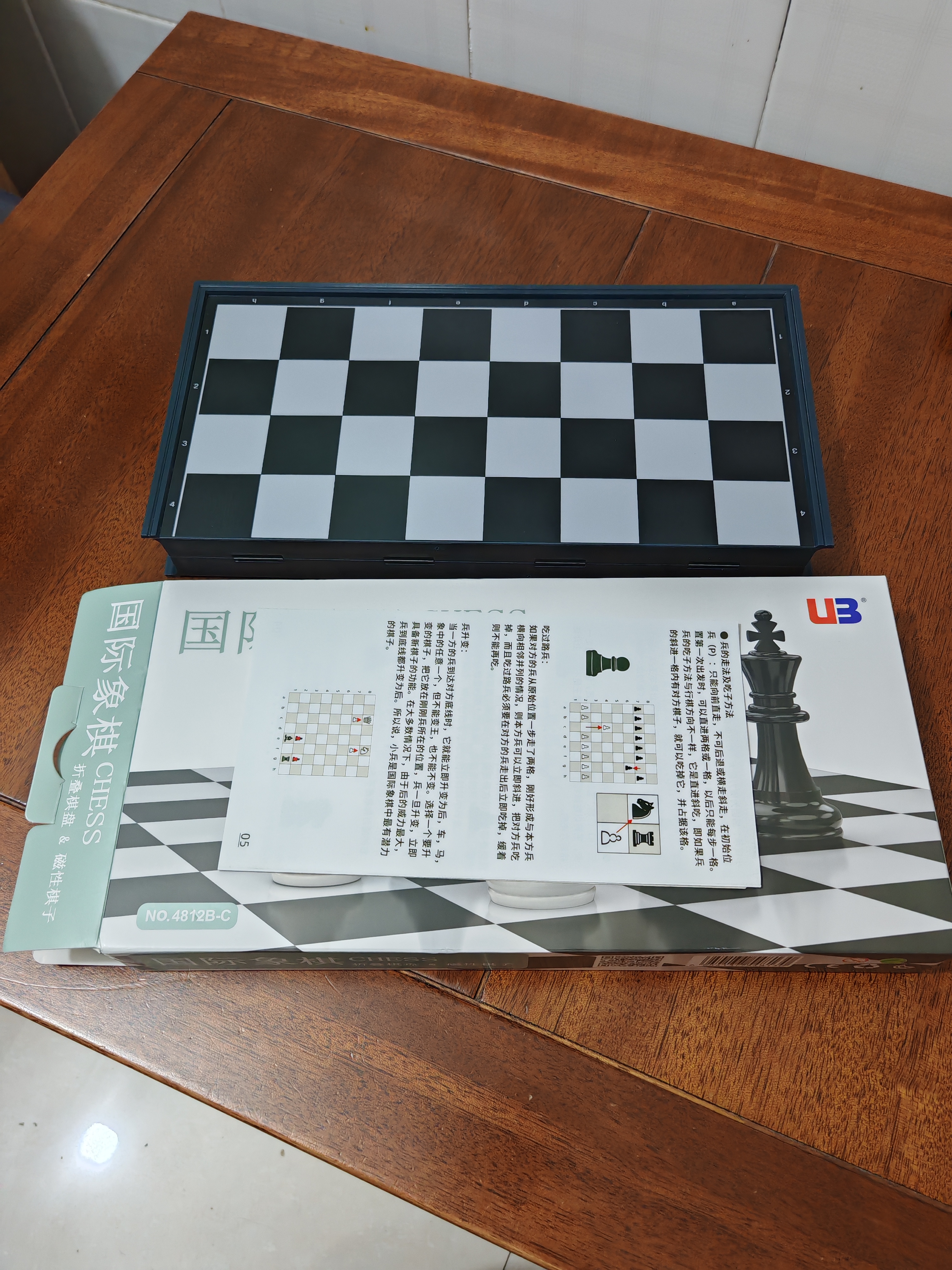 友邦（UB） 国际象棋磁性折叠便携成人儿童学生教学露营用棋4812B-C(大号) 实拍图