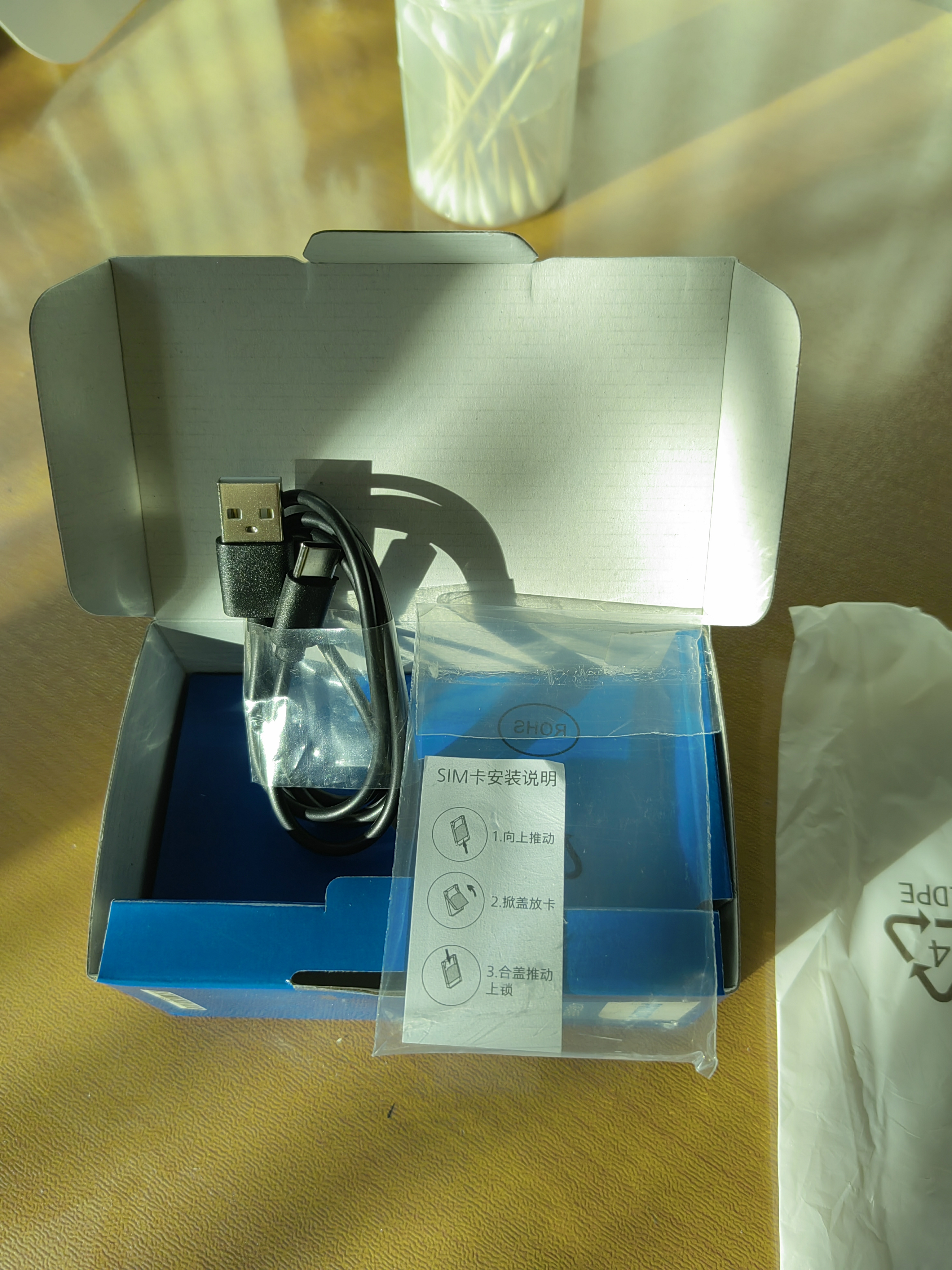 飞利浦（PHILIPS）V13P 海棠红 翻盖老人手机 移动联通电信4G全网通 双卡双待老年人手机大字大声音备用智能学生手机 实拍图