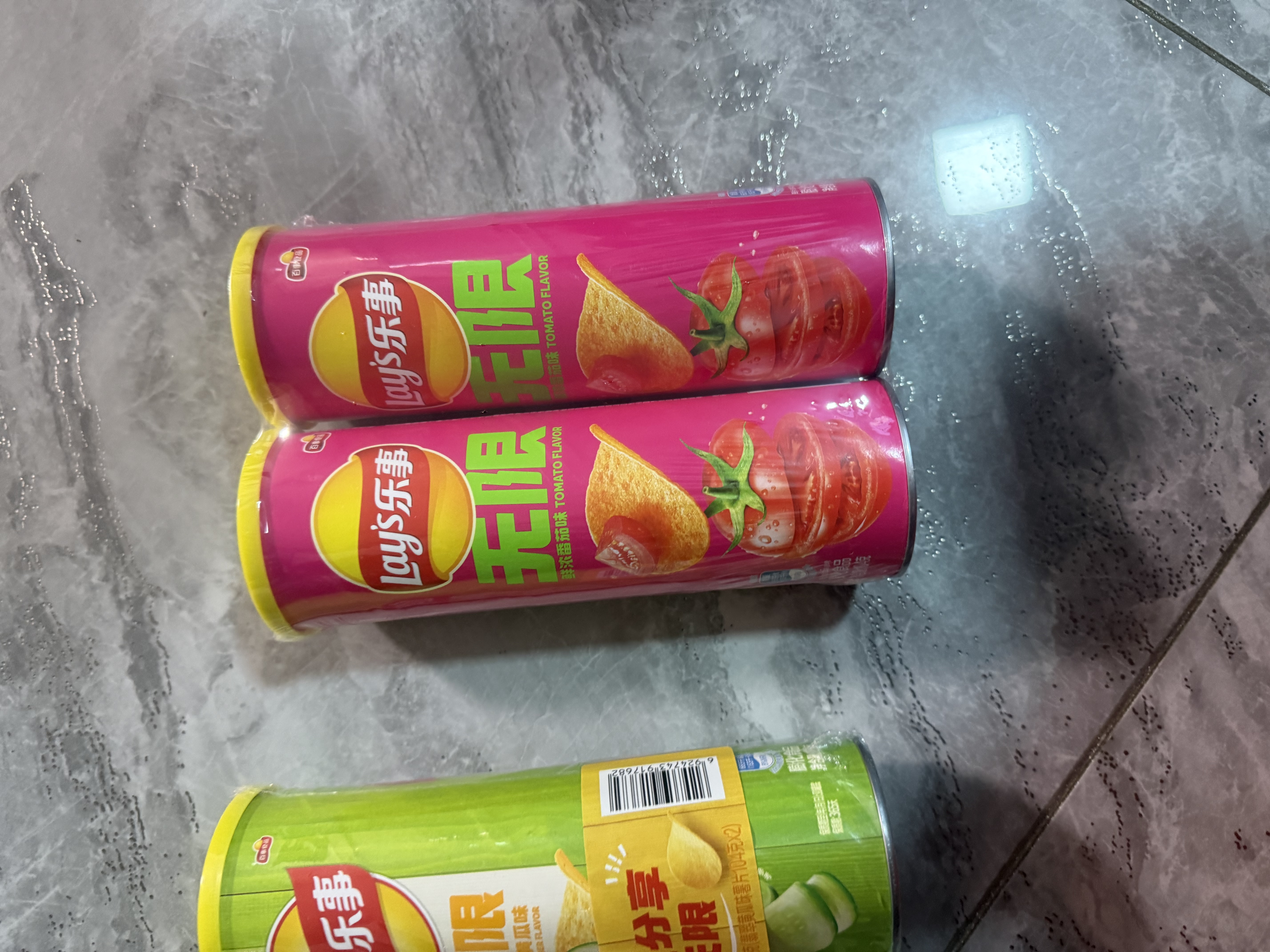 乐事（Lay's）无限薯片 鲜浓番茄味 104克*2罐 208克 休闲零食 膨化食品 实拍图