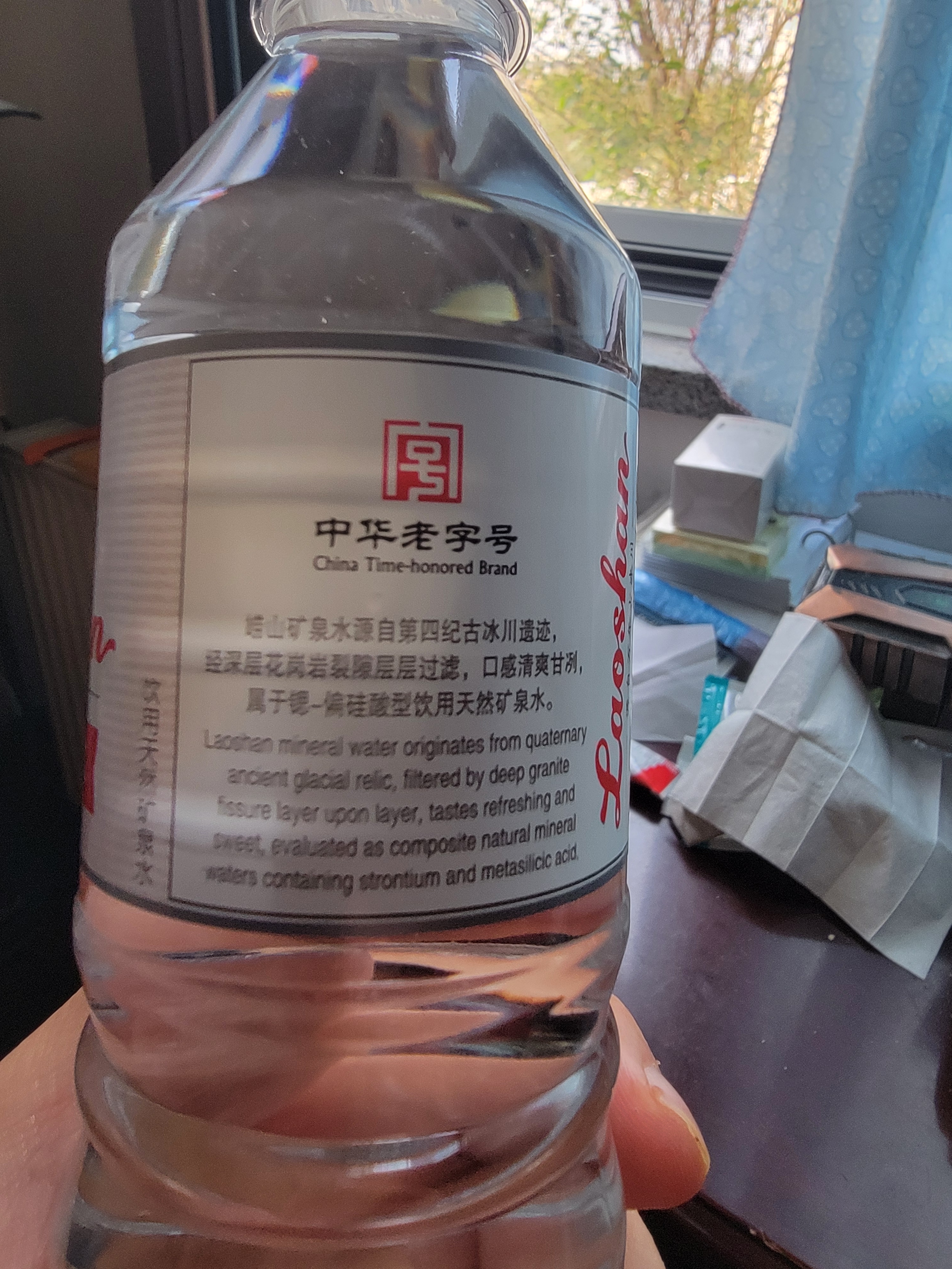 崂山锶-偏硅酸型饮用天然矿泉水 会议家庭用水 600ml*24瓶 热门商品 实拍图