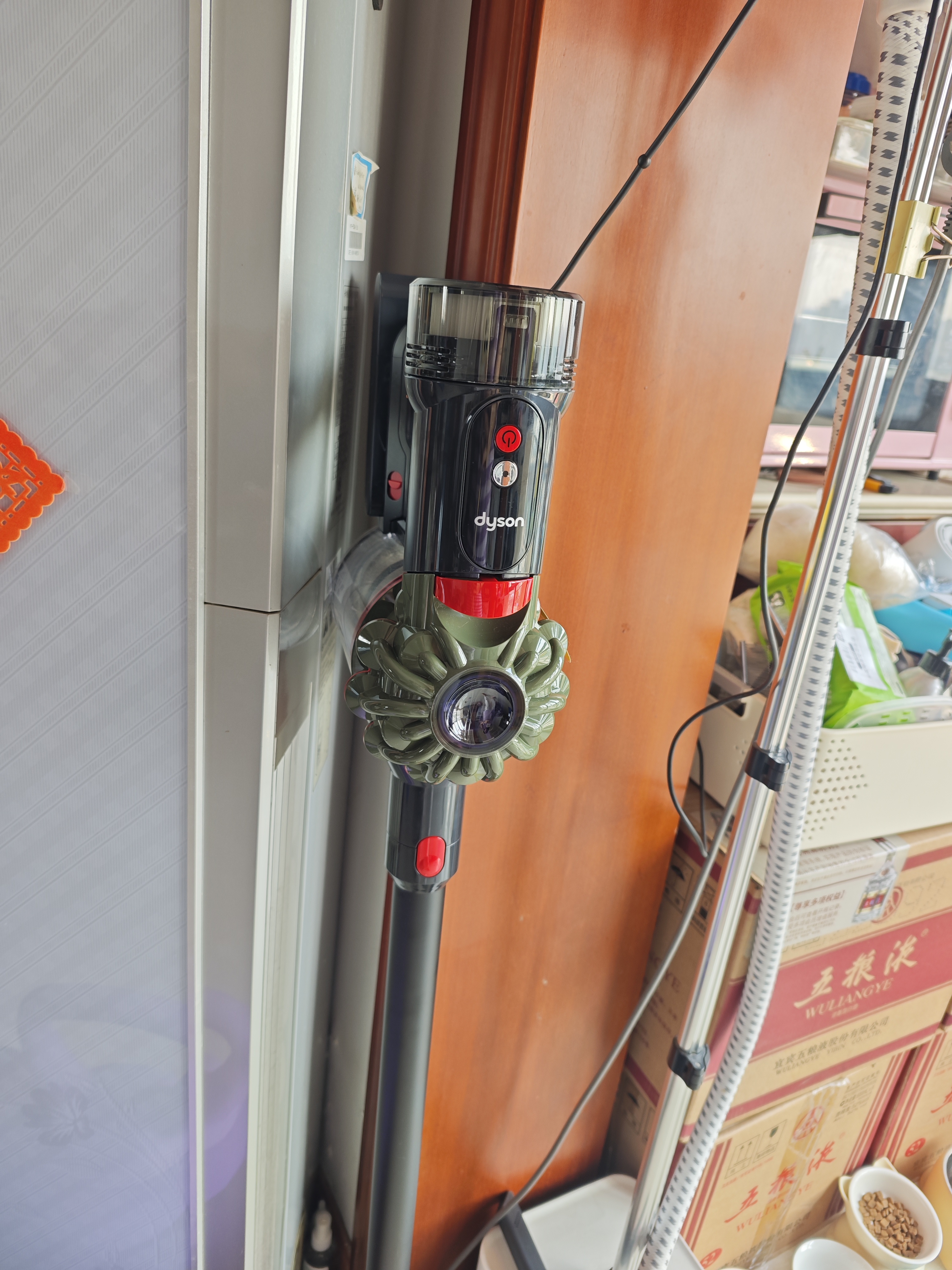 戴森（DYSON）V8 Cyclone无绳吸尘器 手持无线 除螨 宠物 家庭适用 礼物推荐 旗舰版 实拍图