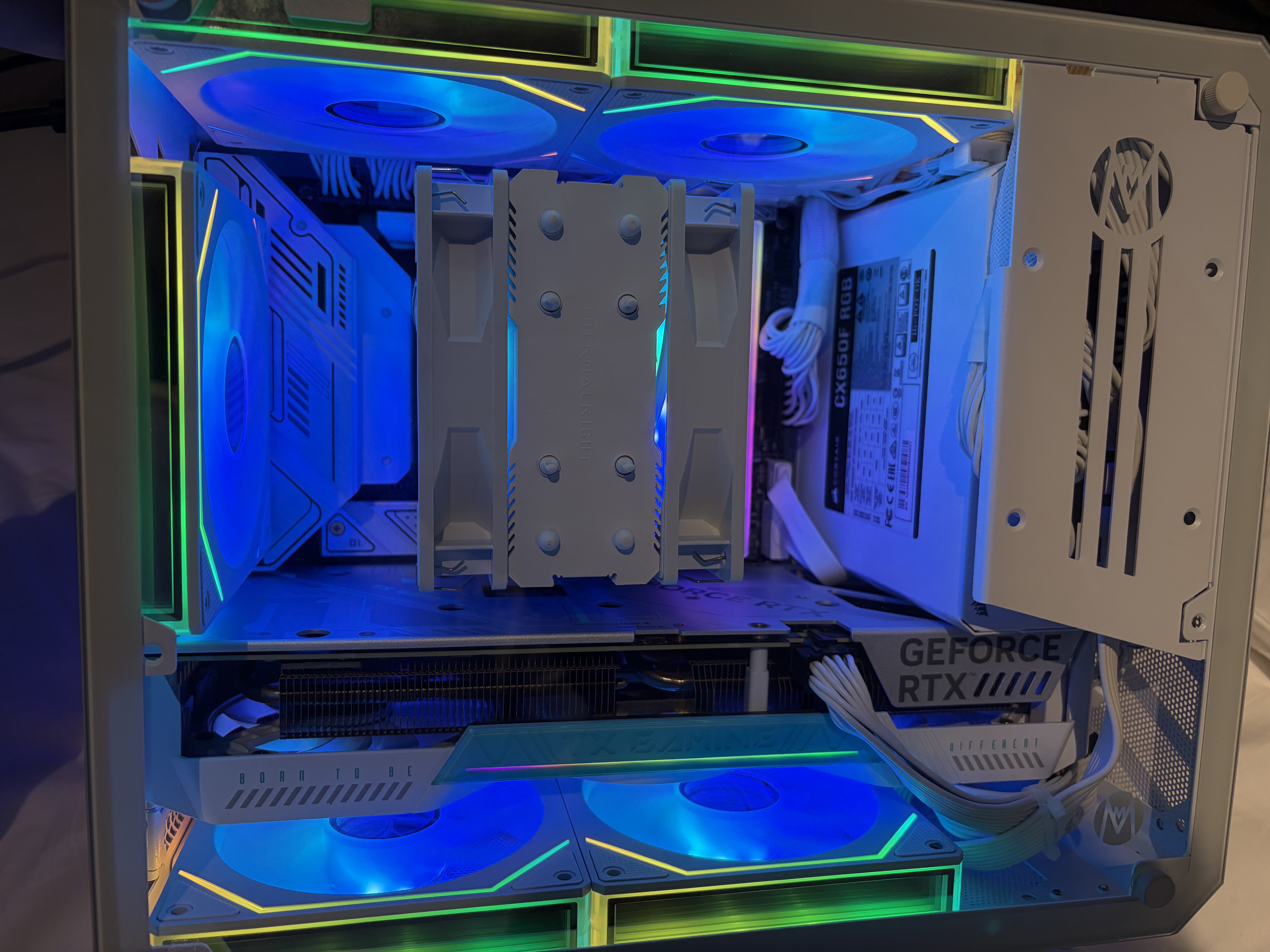 方糖机械大师  酷方 C28脉冲 兼容 MATX/ITX主板机箱  240水冷/仅支持SFX/L电源， 风冷散热/支持ATX14cm电源 极地白 官方标配 实拍图