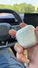 品胜适用AirPods5/4保护套AirPods五代四代降噪版通用支架款苹果蓝牙耳机保护壳无线充电自动弹盖 实拍图