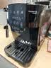 德龙（Delonghi）全自动咖啡机家用意式一体机15Bar泵压美式现磨手动打奶泡13档研磨豆粉S2升级版ECAM220.22.BG 操作简便 一键萃取咖啡 1.8L大水箱 自动清洗 实拍图