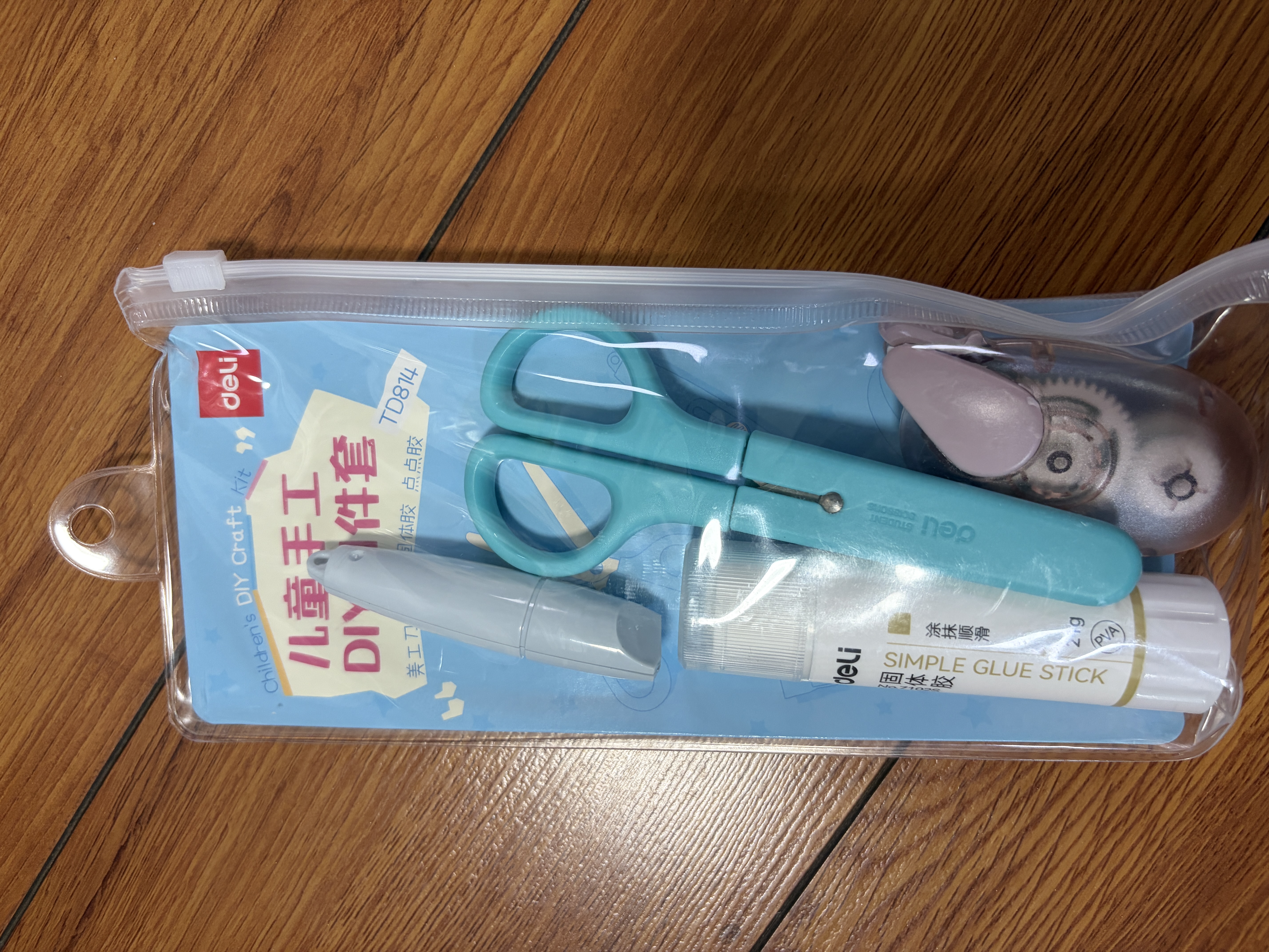得力（deli）【开学文具】儿童手工4件文具套装学生剪刀美工刀裁纸小刀小剪子胶棒胶水点点胶DIY学习 TD814混色 实拍图