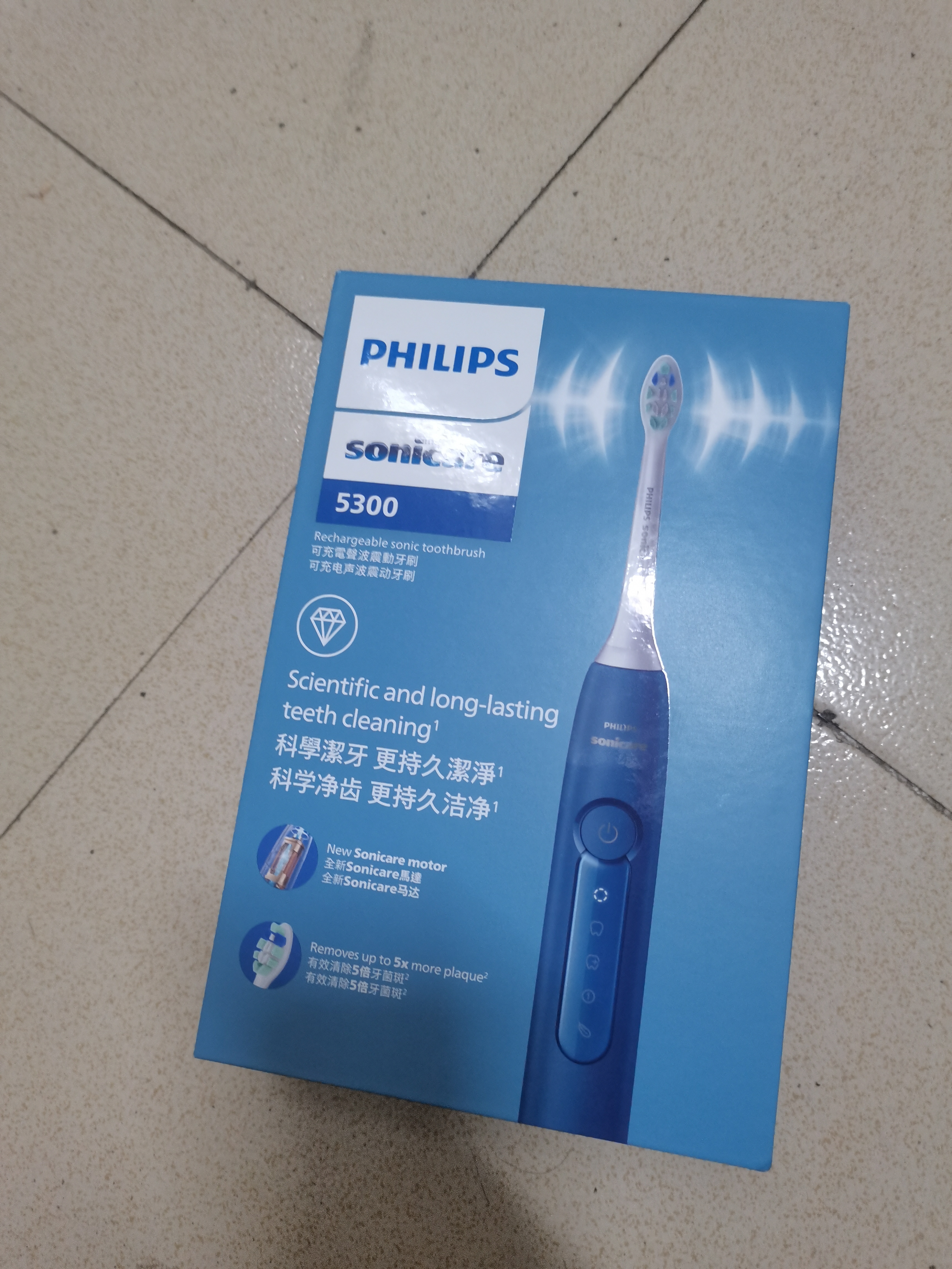 飞利浦（PHILIPS）声波电动牙刷 钻石3系 5倍洁齿5种模式 洁净亮白2刷头 送男士/女友 HX5181/02蓝 实拍图