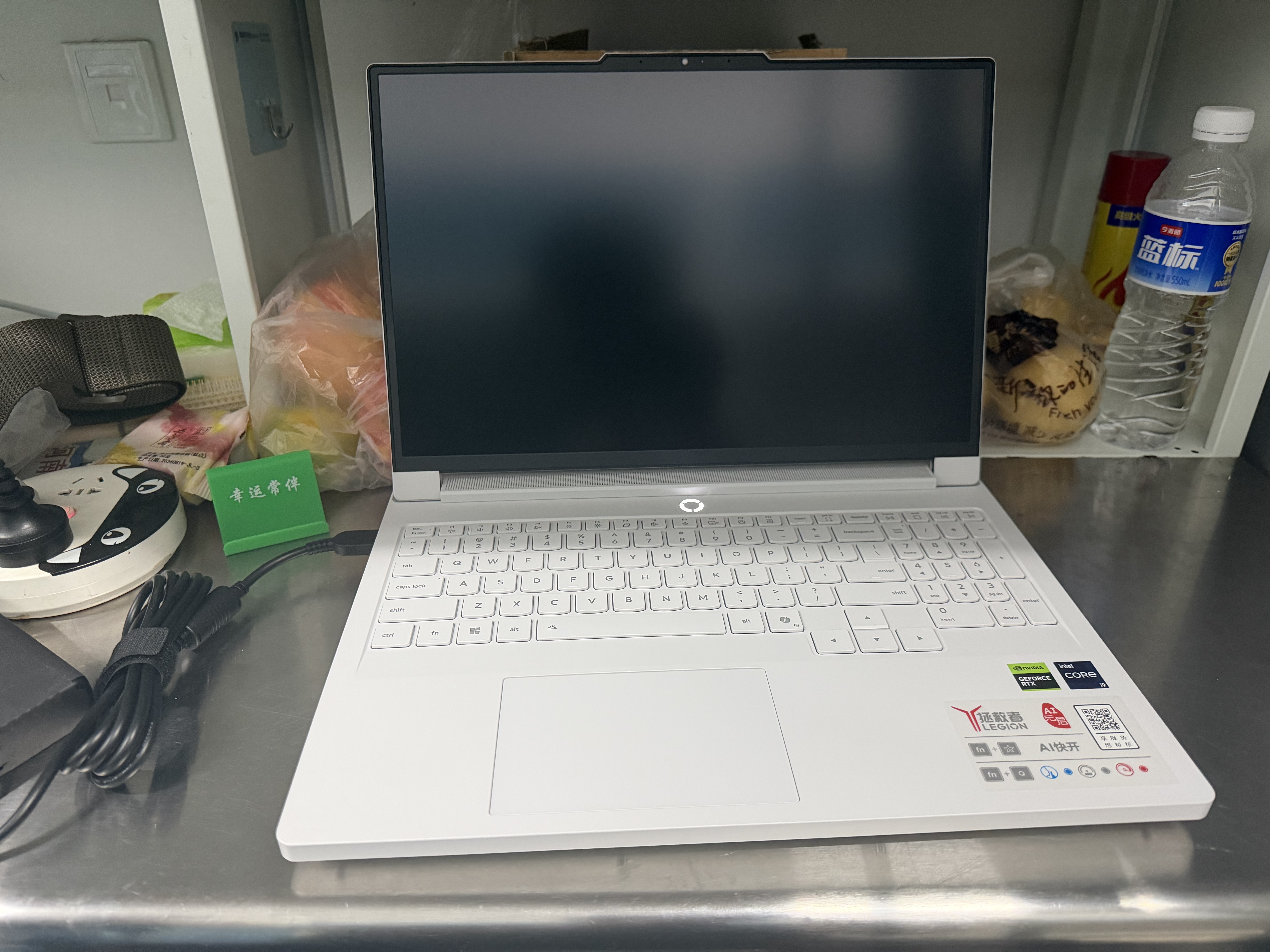 联想拯救者Y9000P 2026年补贴15% 电竞游戏笔记本电脑 AI元启 满血RTX5090独显可选 全新酷睿24核 【新品】旗舰i9 16G 1T 满血RTX5060 白｜国补 16英寸2.5K超 实拍图