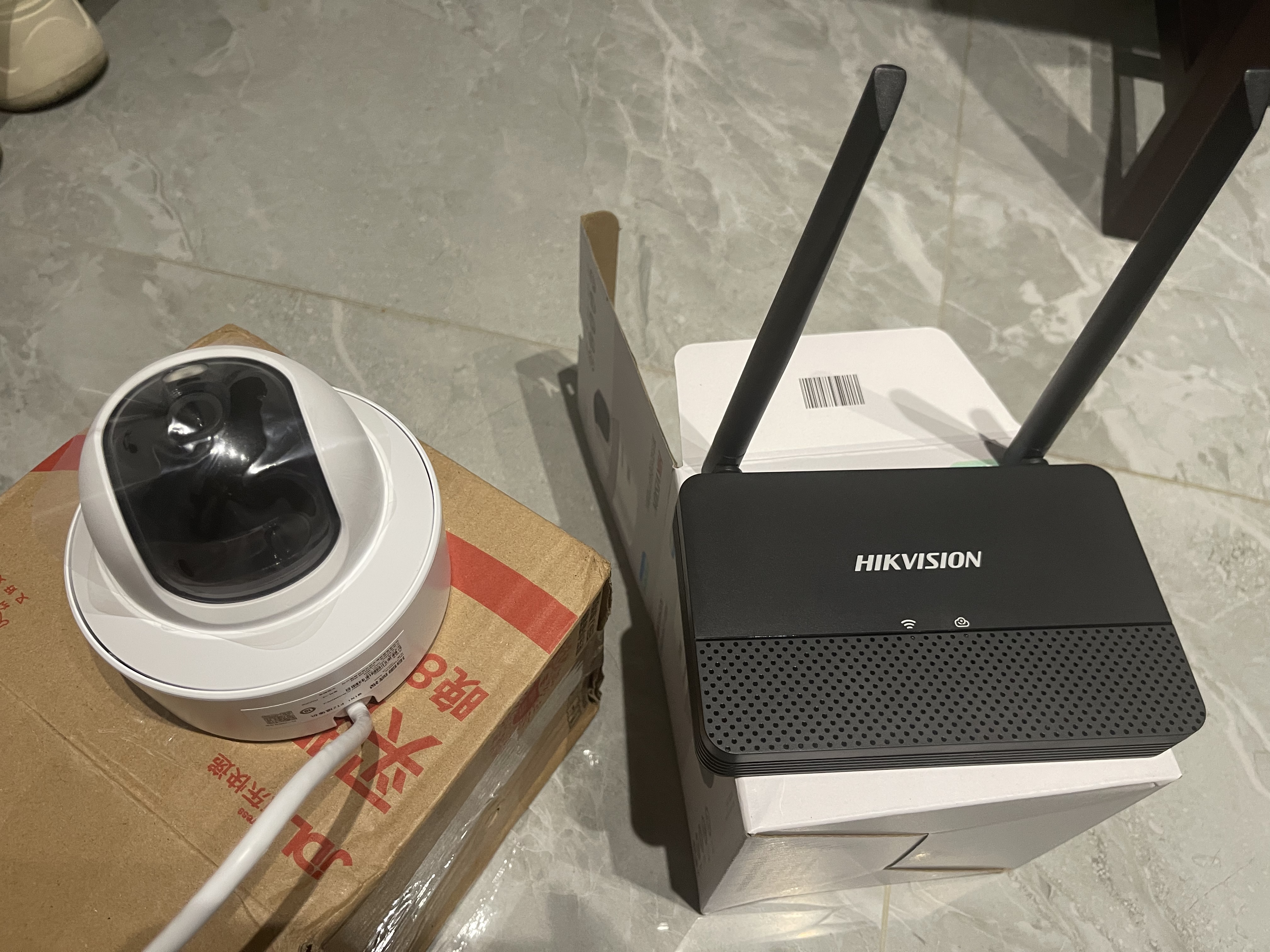 海康威视（HIKVISION）无线摄像头400万像素2K超清 AI人形识别追踪wifi监控套装360度全景云台旋转可对讲无线联网Y2S4M-W 实拍图