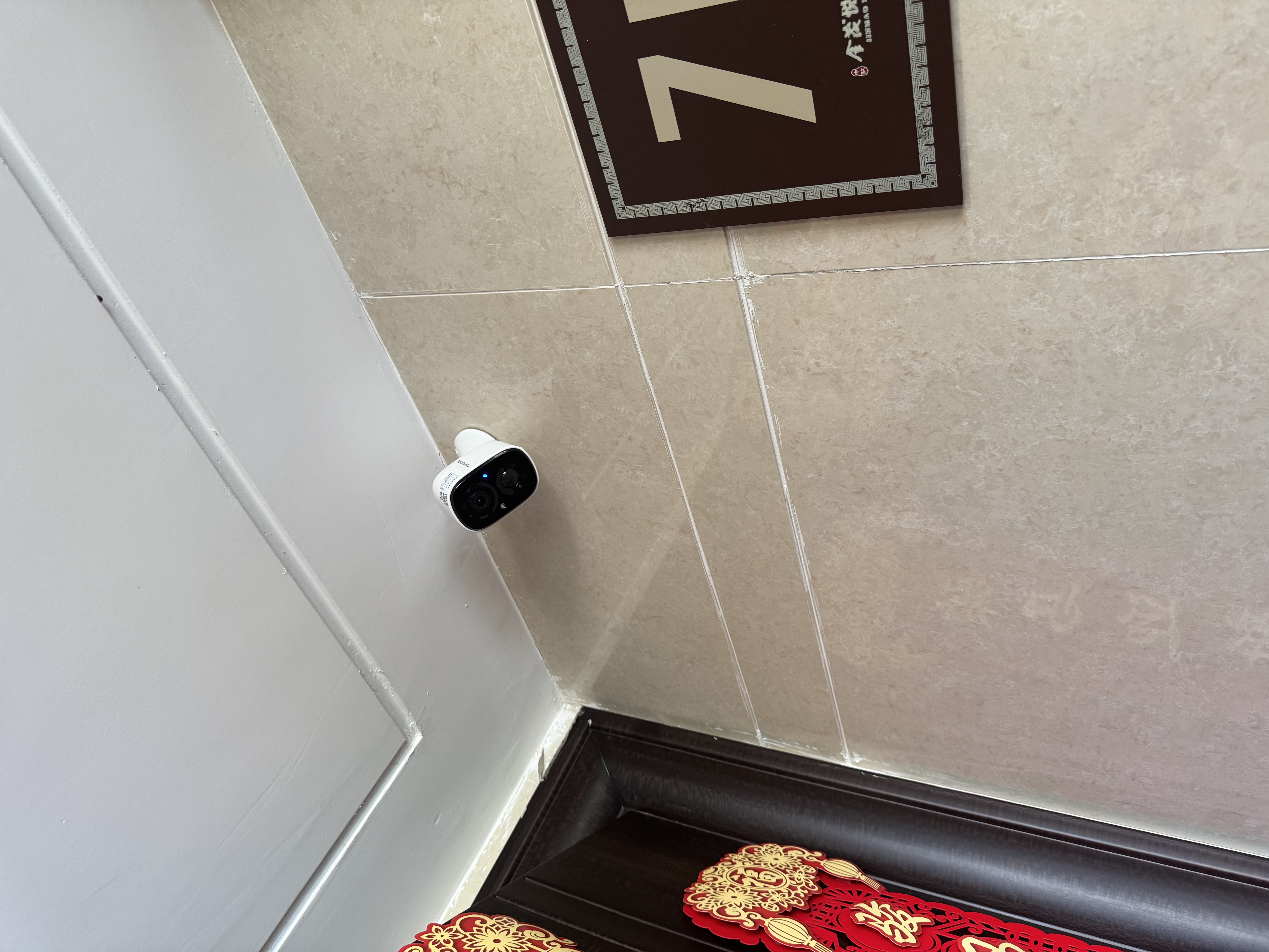 神眸家门口楼道摄像头 免插电监控器 无线wifi家用室内电池充电户外太阳能高清夜视手机远程磁吸免打孔 BC22白（WiFi版/200万像素） 32G内存卡（约60天循环录像） 实拍图