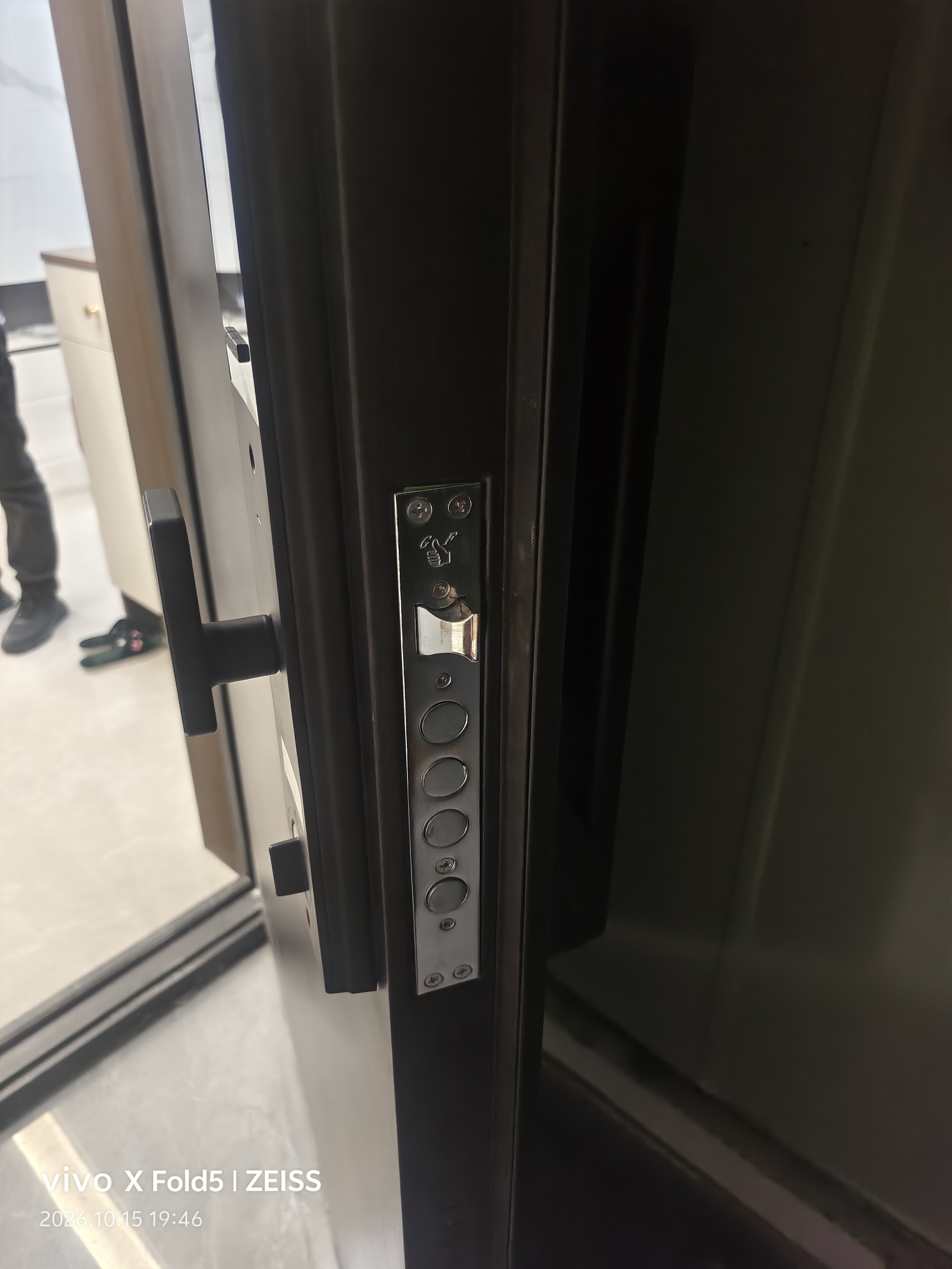 英典R8智能门锁3D人脸识别指纹锁电子锁入户门密码锁上门安装京东自营 实拍图