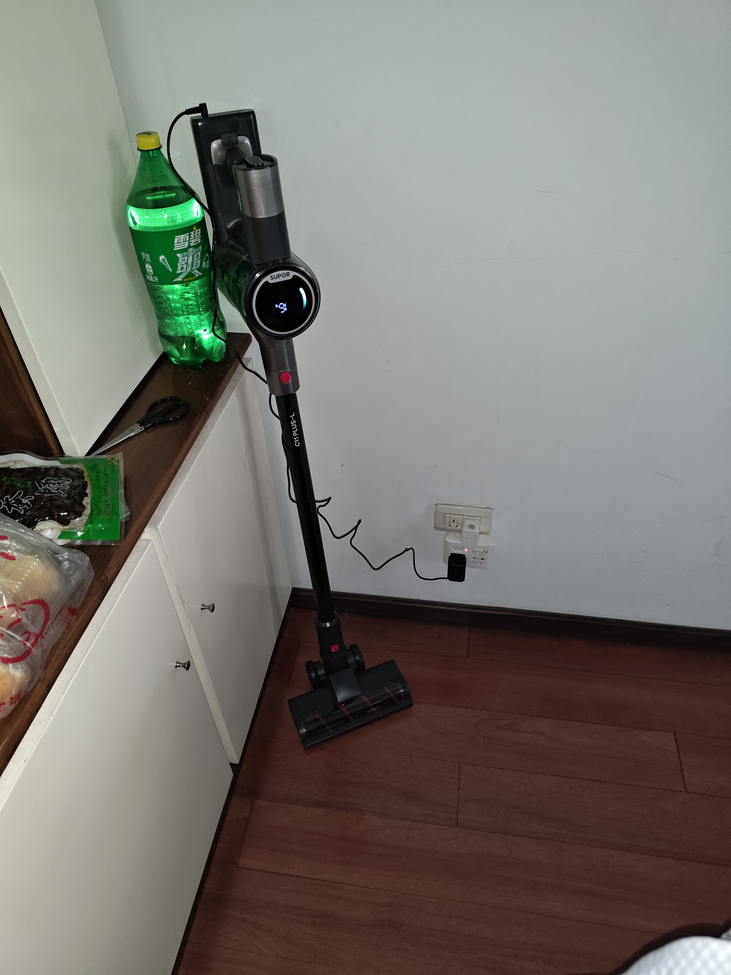 苏泊尔吸尘器家用无线绿光显尘车载大吸力智能调节除螨除尘猫毛狗毛宠物家庭【防缠绕】C11PLUS-L 实拍图