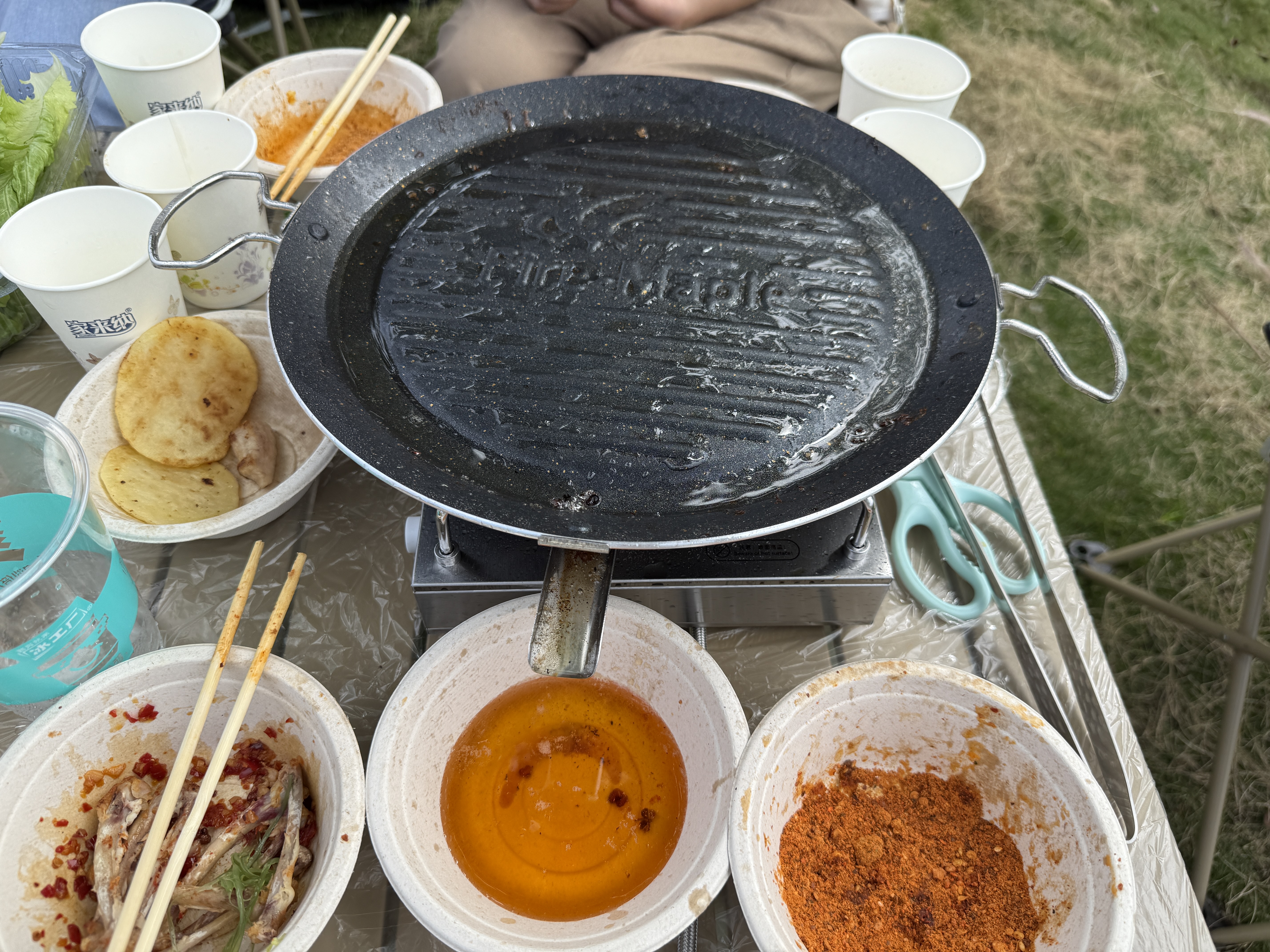 火枫（FIRE-MAPLE）百味煎烤盘 户外装备露营野营家用韩式圆形卡式炉烤肉盘 不粘涂层 实拍图