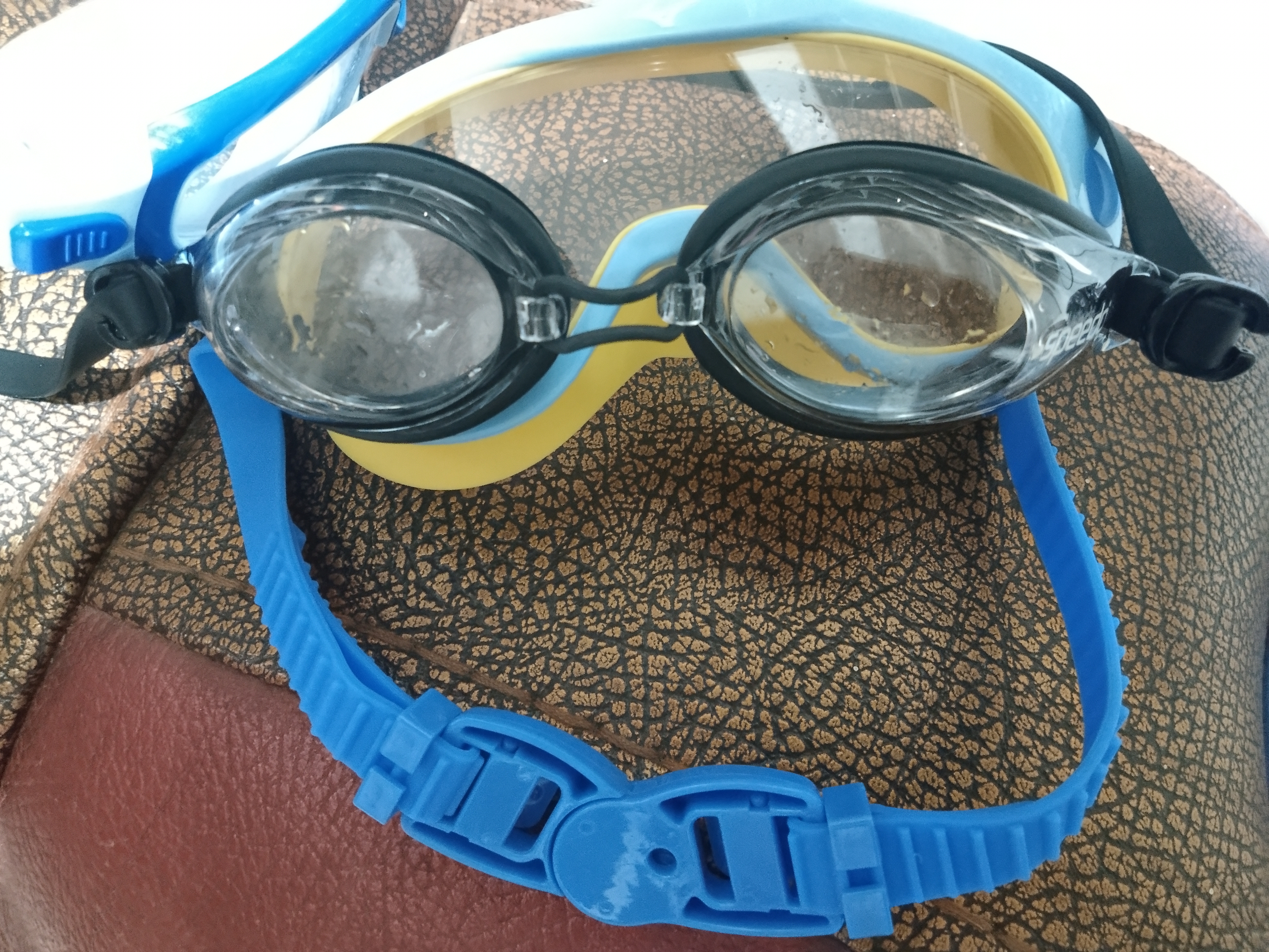 速比涛（Speedo）Edge精工泳镜高清防水防雾泳镜游泳运动训练男女通用 黑色/透明 实拍图