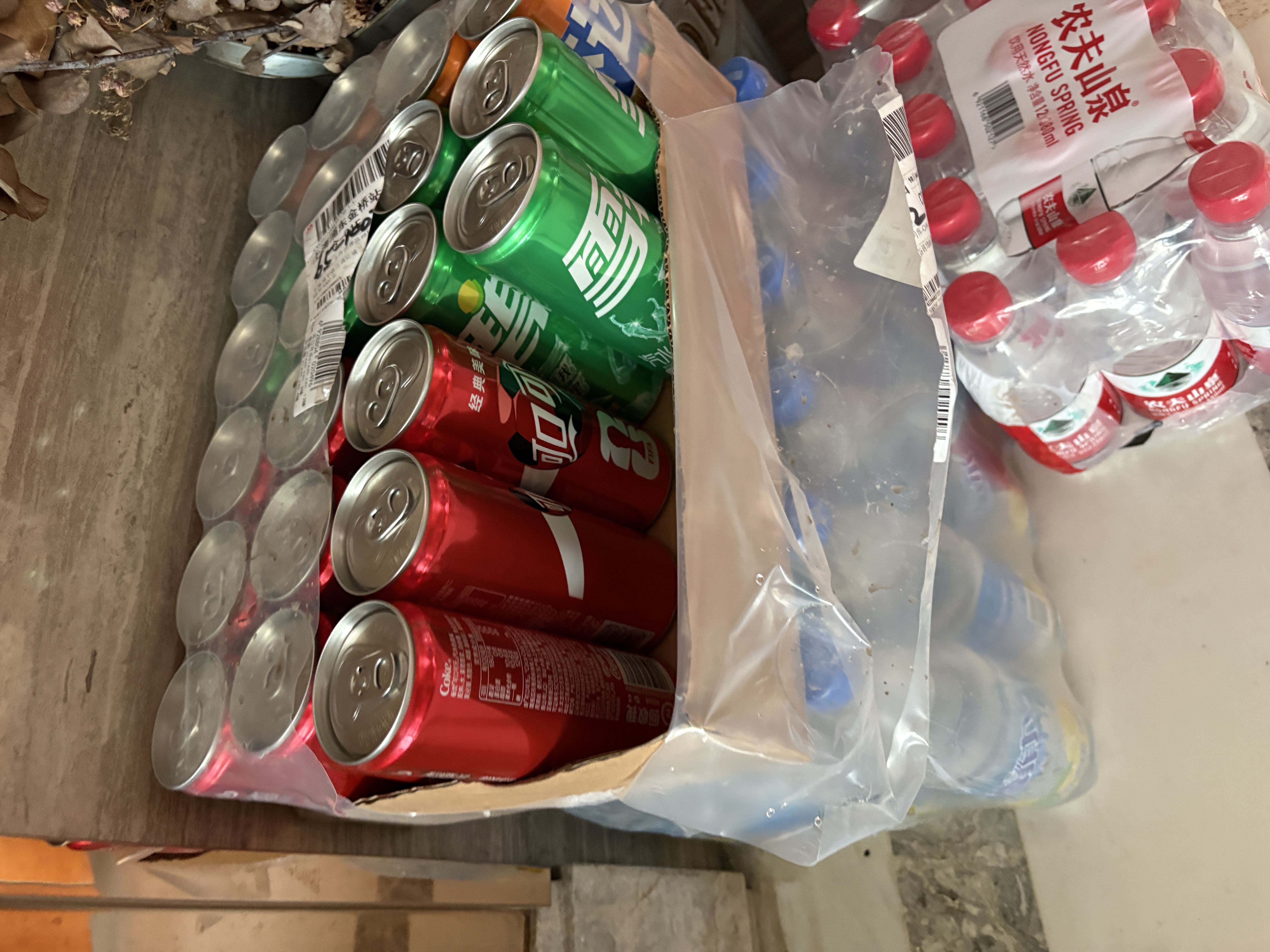 可口可乐（Coca-Cola）混合汽水 可乐x12罐+雪碧x8罐+芬达x4罐 （330ml*24罐） 实拍图