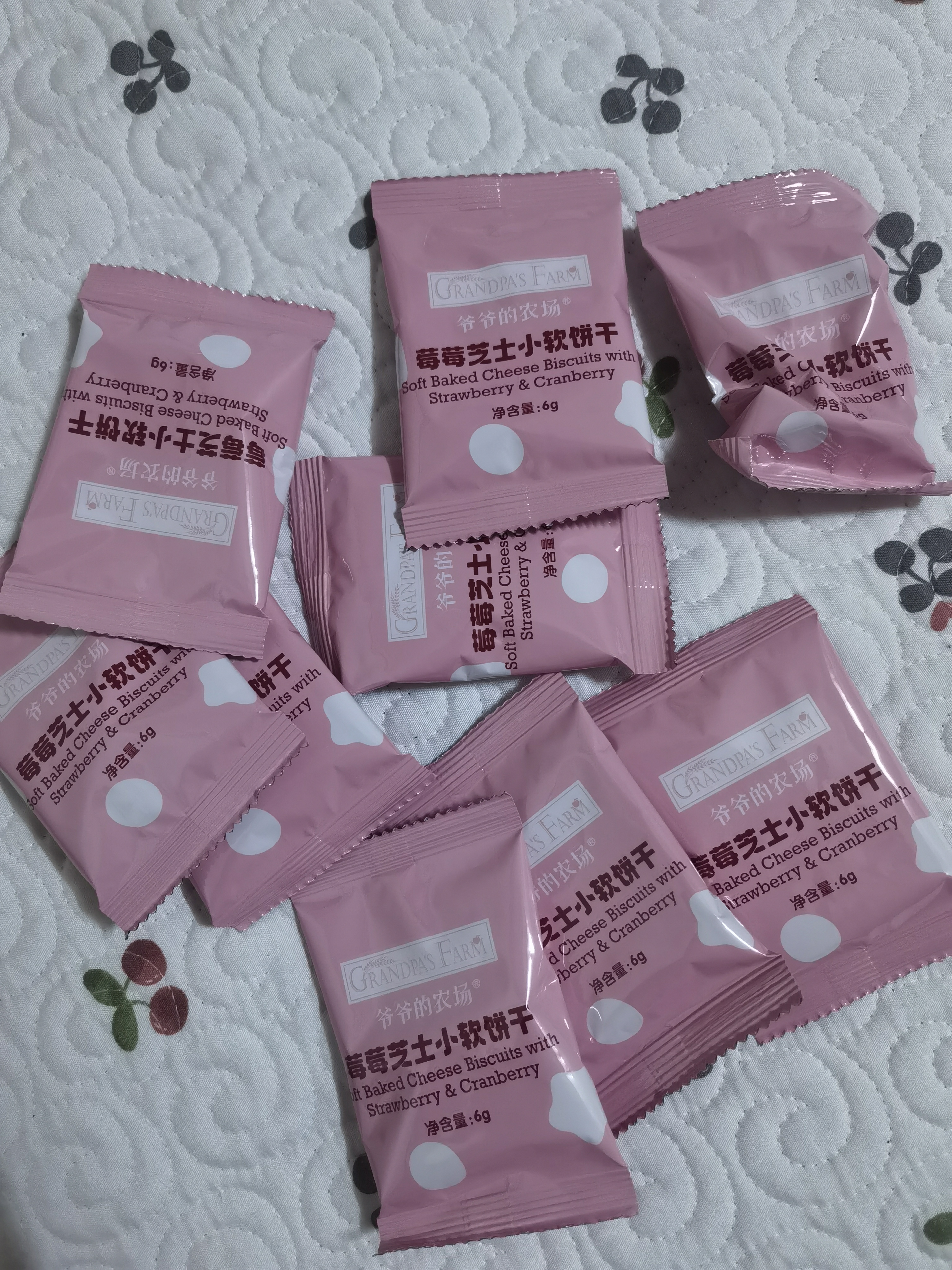 爷爷的农场芝士莓莓小软饼干 宝宝儿童零食高钙芝士干酪小饼干 出行便携60g 实拍图
