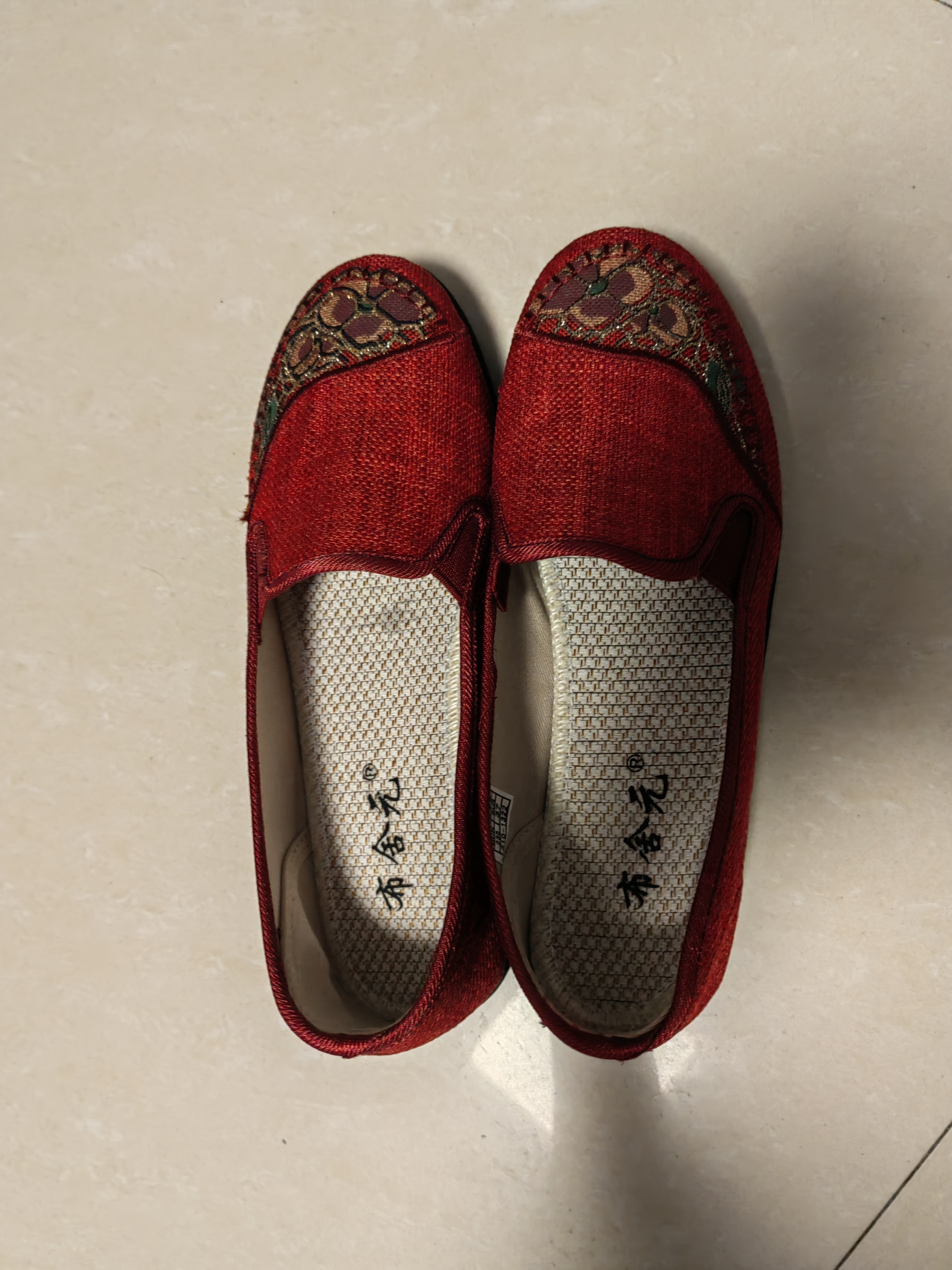 布舍元 单鞋女平底圆头妈妈鞋软底透气女士一脚蹬套脚懒人鞋中老年老人老北京布鞋女  210-1322 红色 37 实拍图