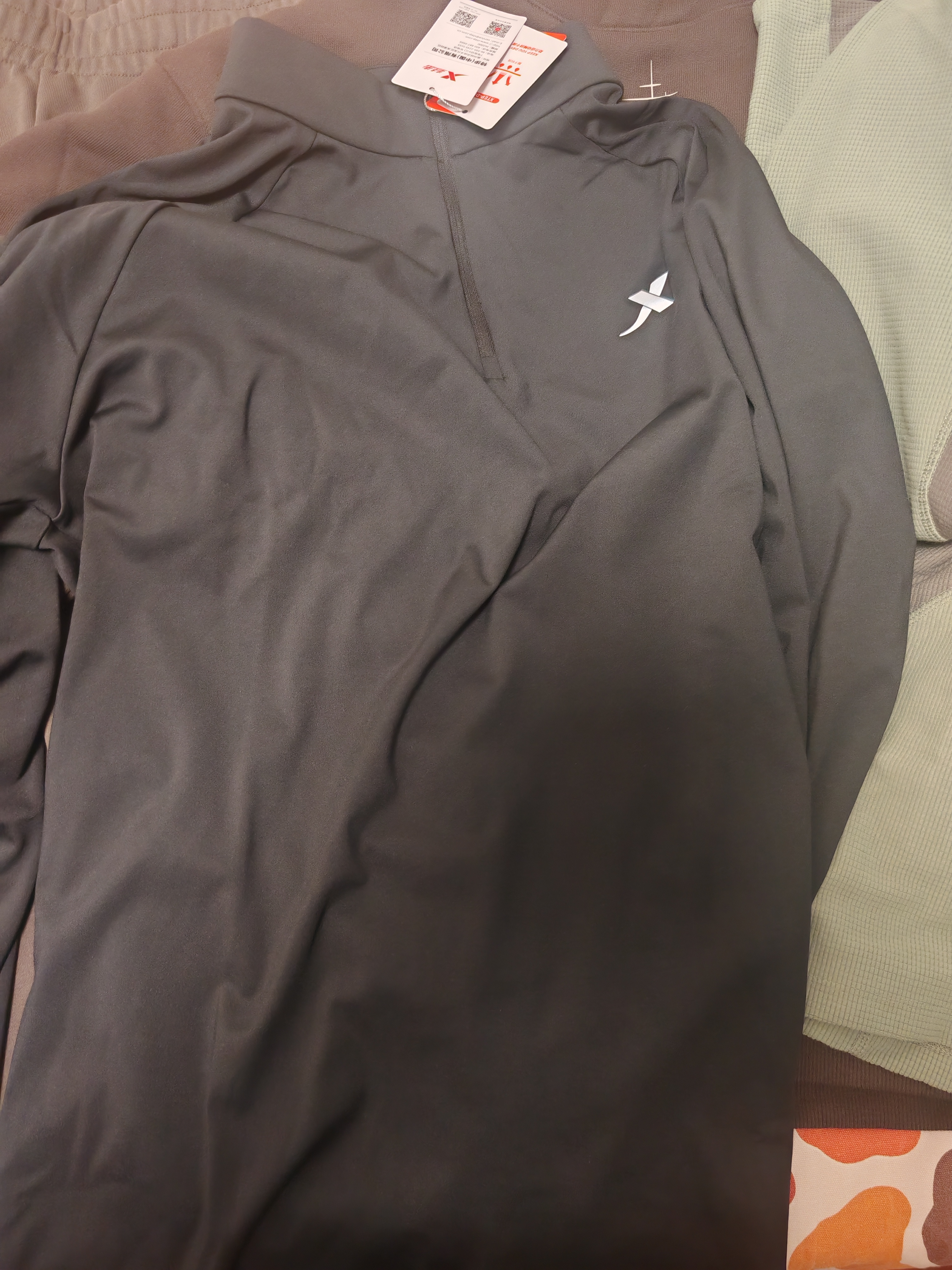 特步（XTEP） 男女半拉链长袖t恤舒适休闲训练跑步服内搭速干衣透气上衣 正黑色0113-散热保暖（男） 3XL 实拍图