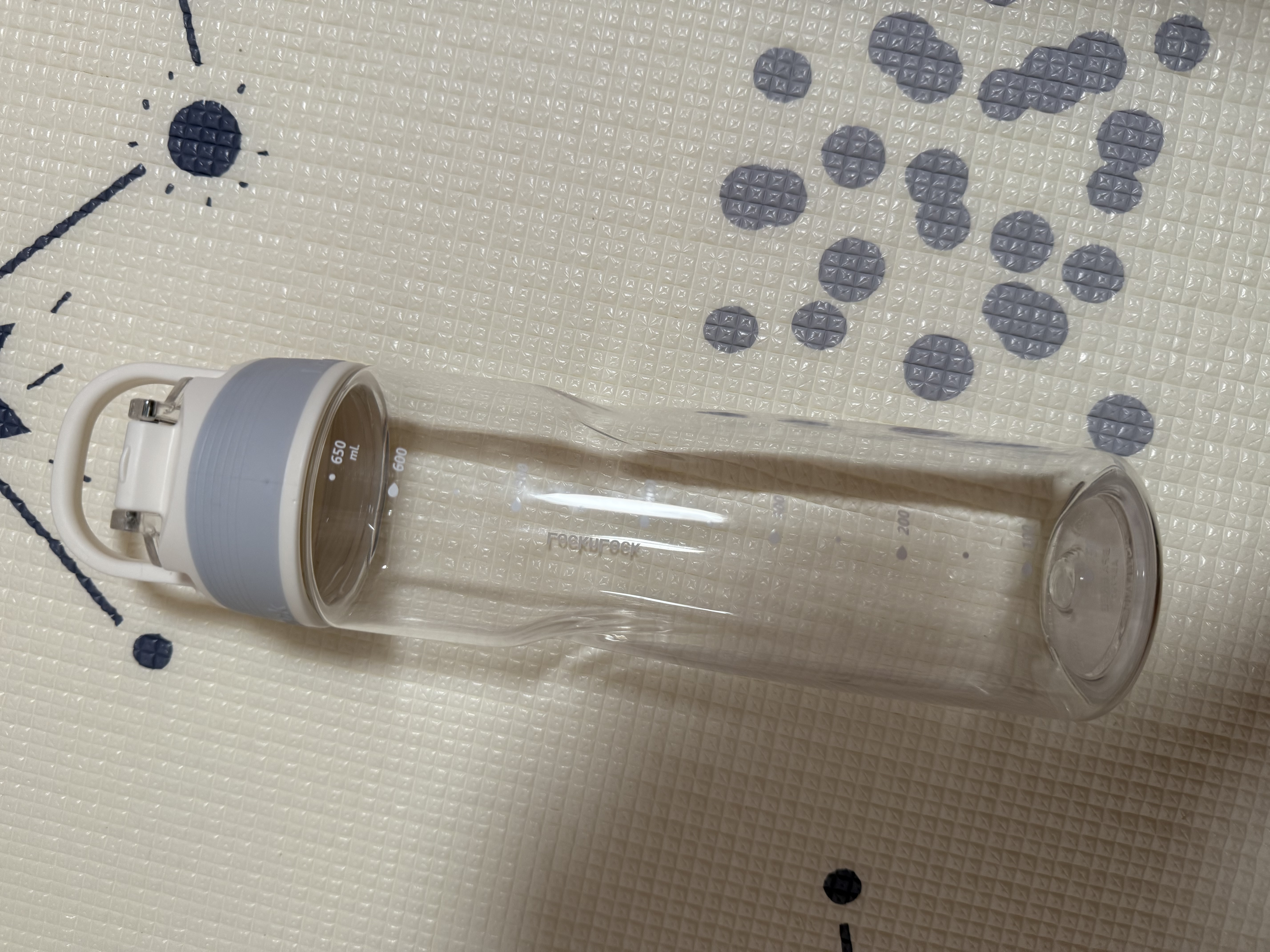 乐扣乐扣（LOCK&LOCK）人鱼线塑料运动水杯便携水壶夏天带提手男女水杯子700ML淡蓝色 实拍图