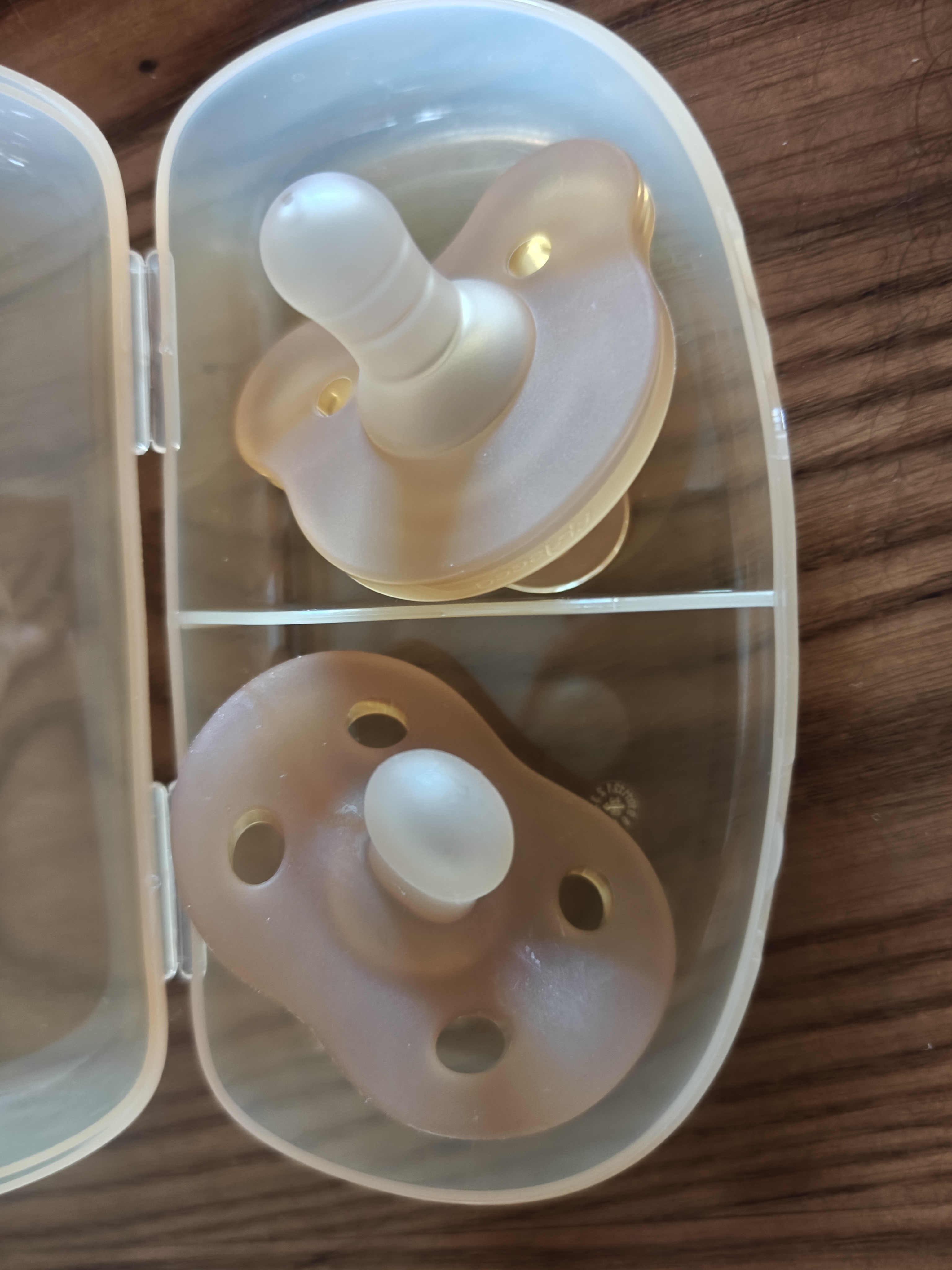 世喜安抚奶嘴新生儿0-3-6月防胀气龅牙婴儿宝宝日夜用带收纳盒随机发 实拍图
