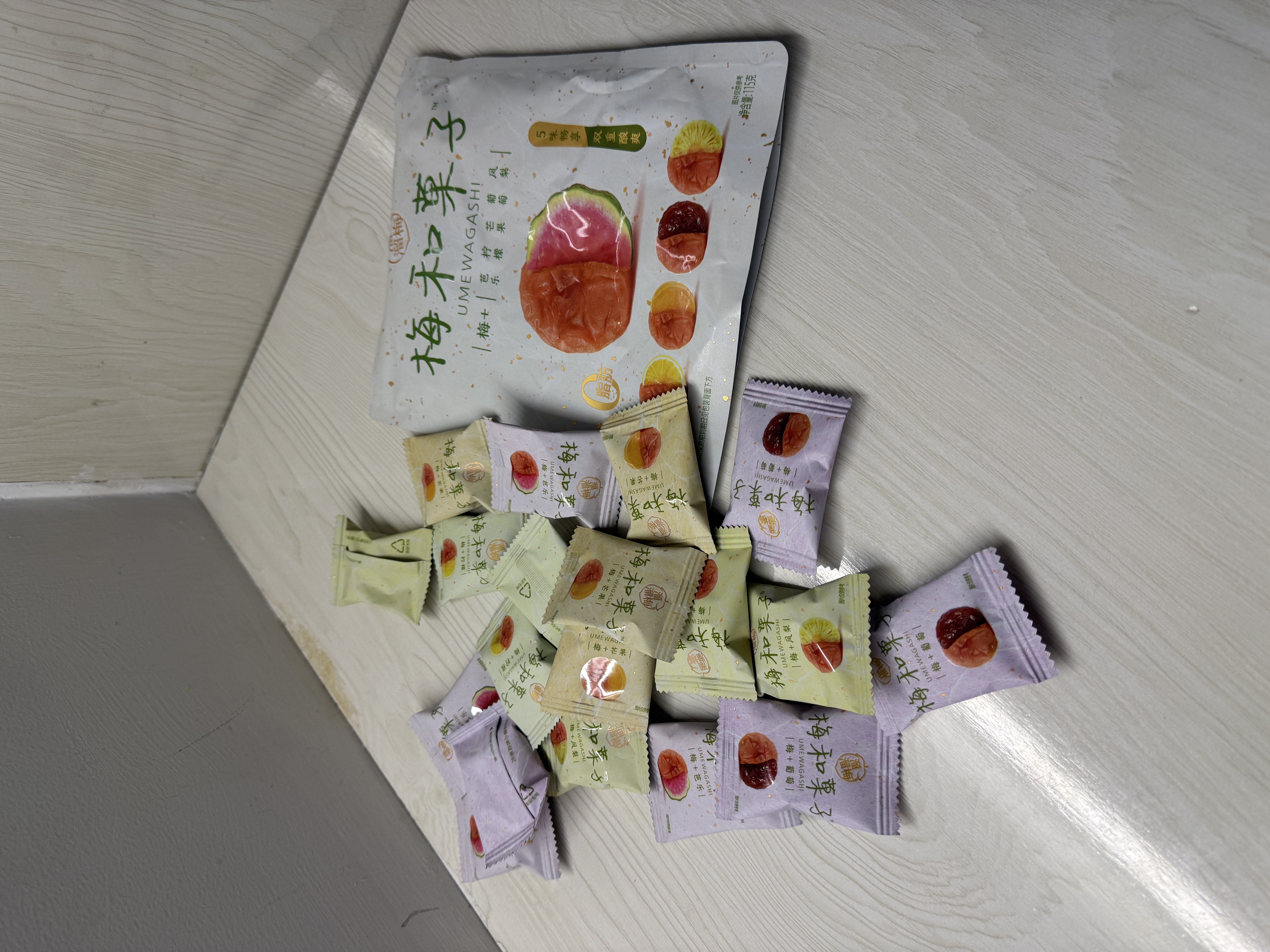 溜溜梅梅和菓子115g 青梅夹水果 无核梅子干 办公休闲解馋零食 实拍图