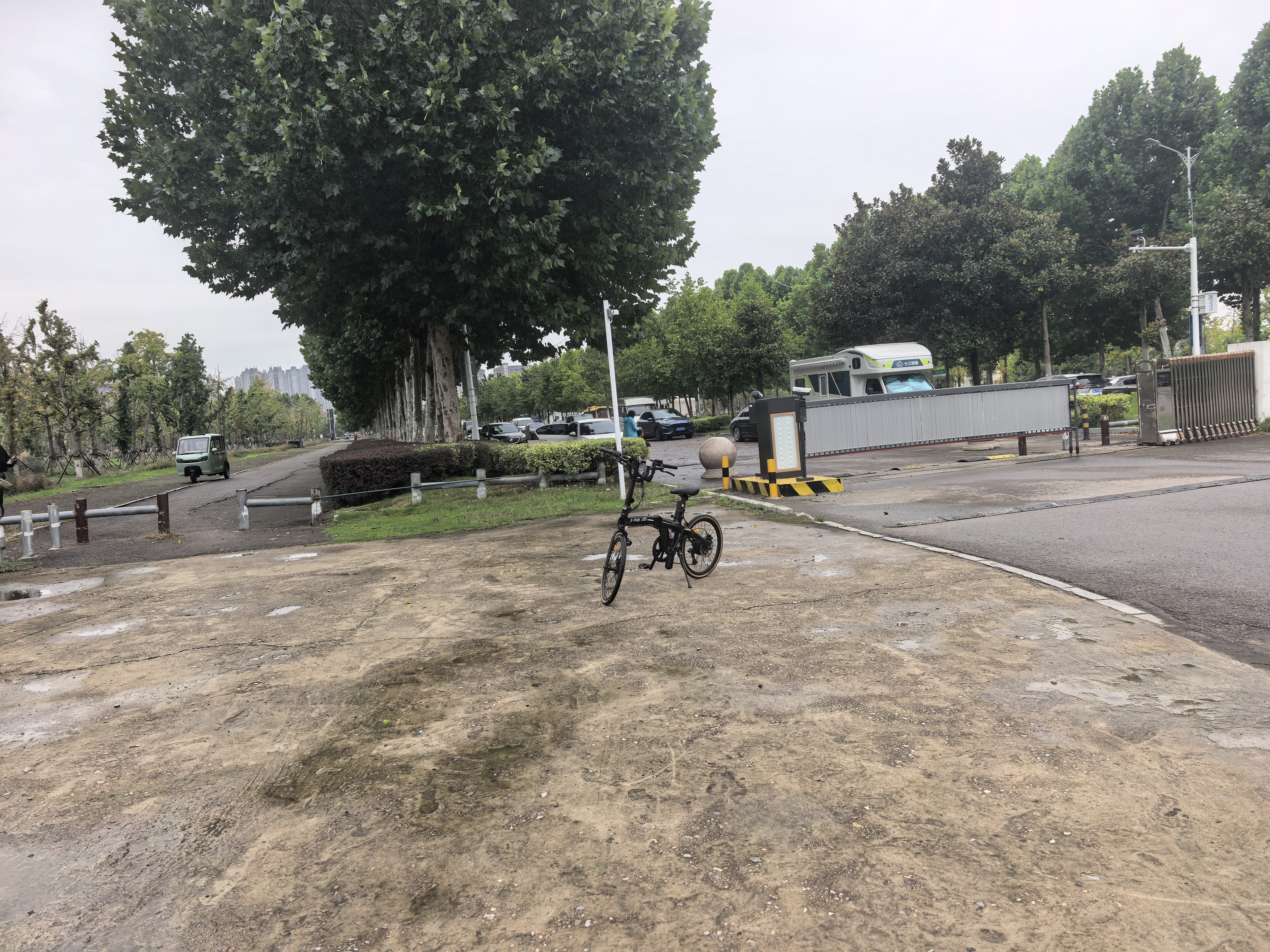京东京造 电助力折叠车 E-FOLD 100 双模式电动自行车后轮电机 极夜黑 实拍图