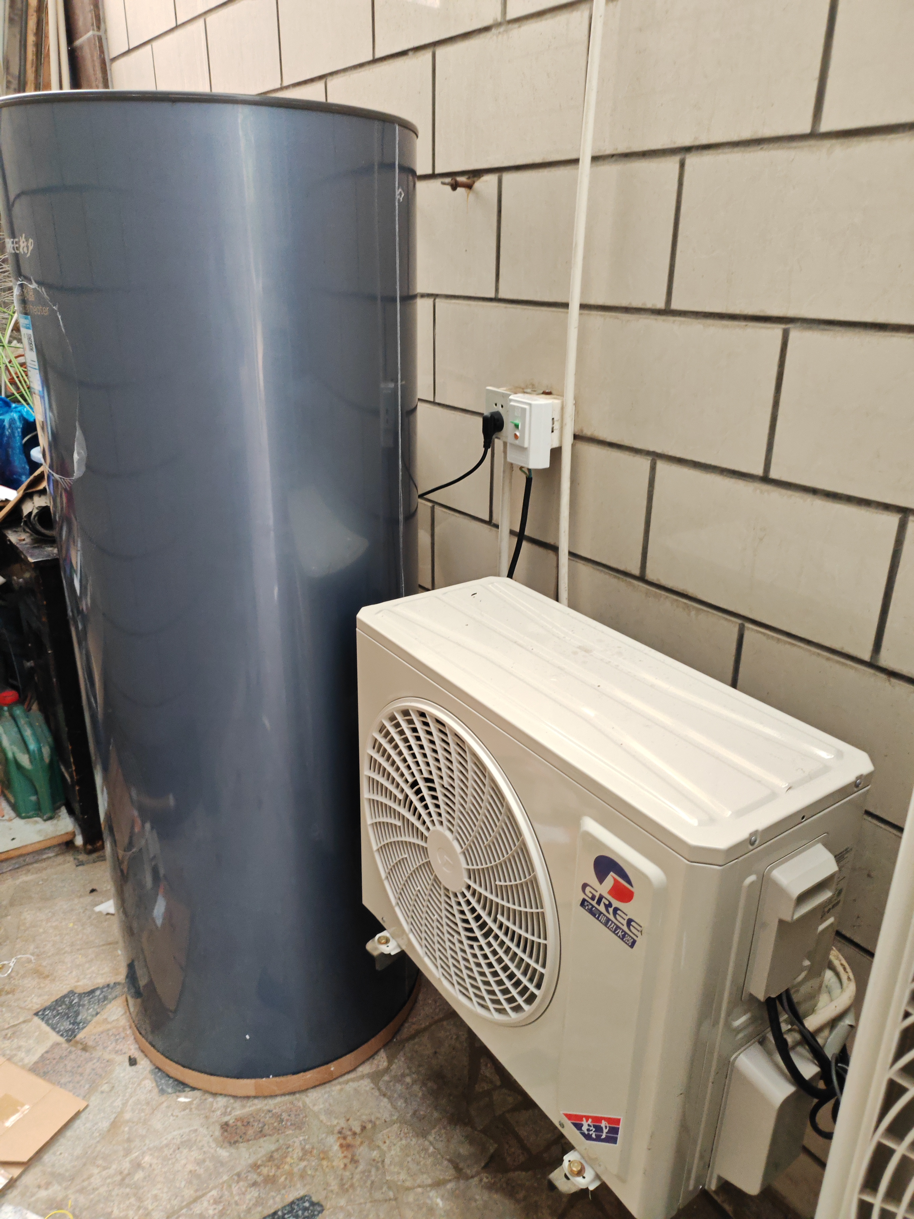 格力（GREE）金葵花空气能热水器家用320升大容积变频1级能效AI智能健康80°C电辅SXTD320LCJW/Eb-1j(5-7人) 实拍图