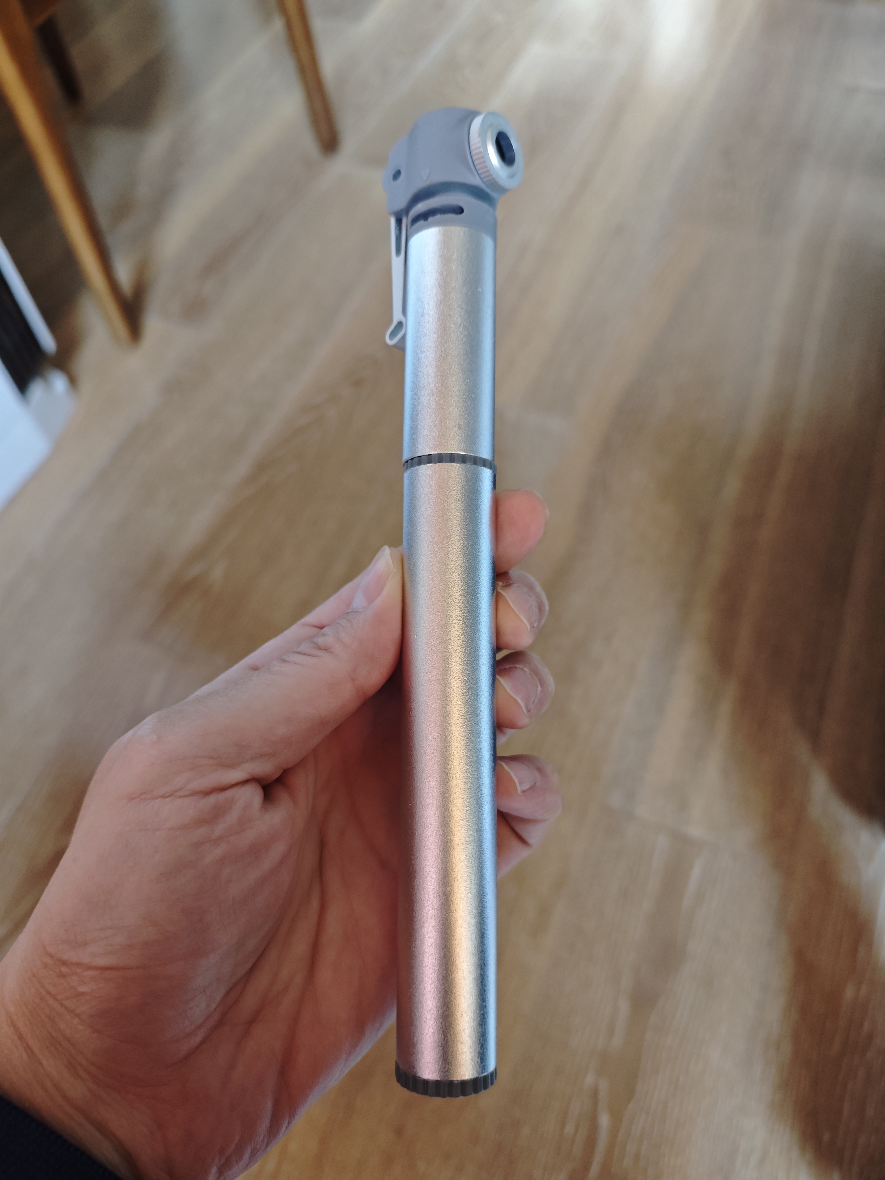 可孚颈托护颈椎牵引器家用脖子颈部支撑反弓颈椎病治疗矫正固定充气款 实拍图