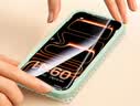 绿联【无黑边不挡屏】适用苹果17钢化膜iPhone17手机膜16Pro通用无边高清全屏防摔防爆保护膜 2片装 实拍图