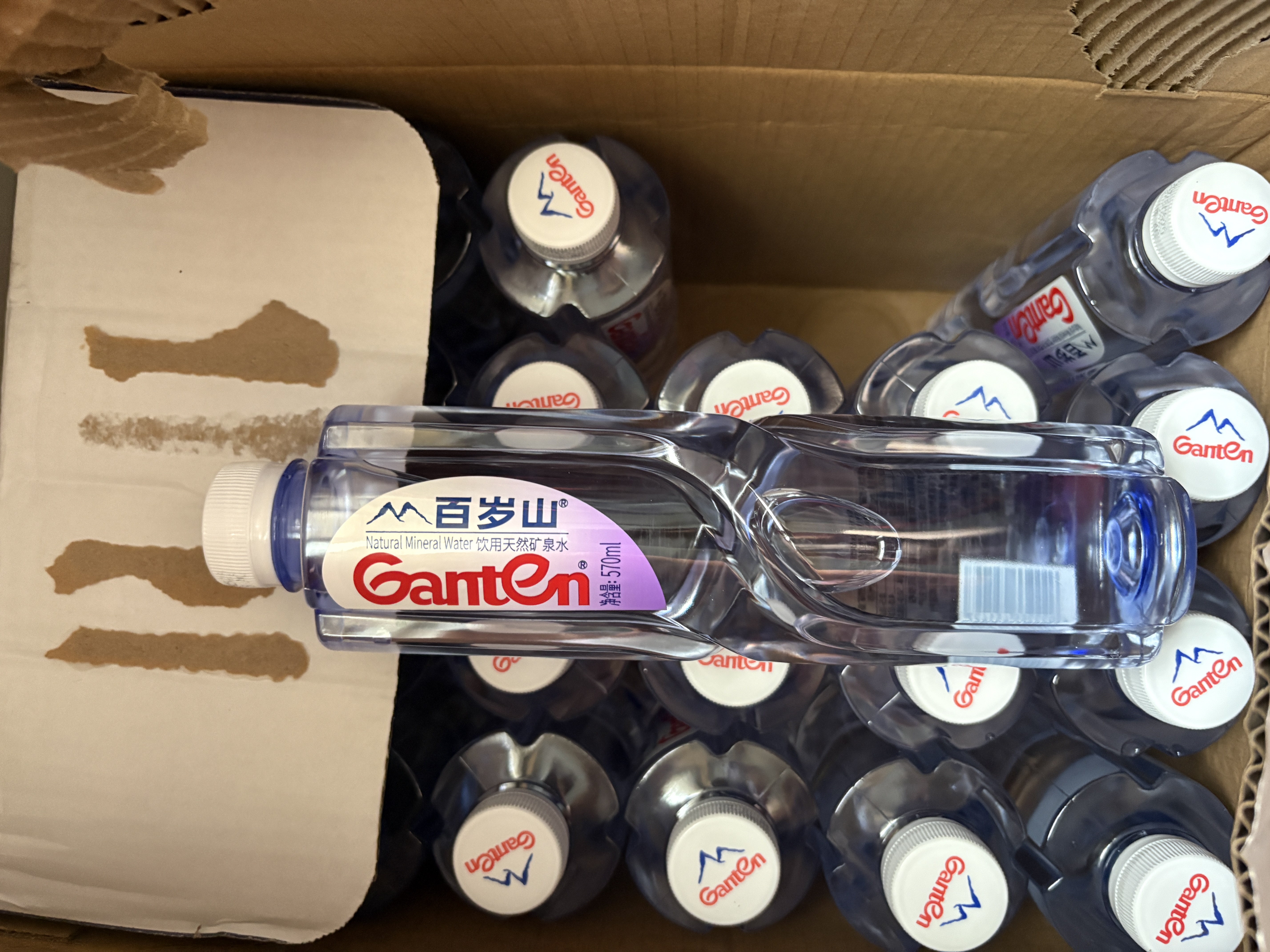 景田百岁山 天然矿泉水 570ml*24瓶 整箱装 会议办公 日常健康饮用水 实拍图