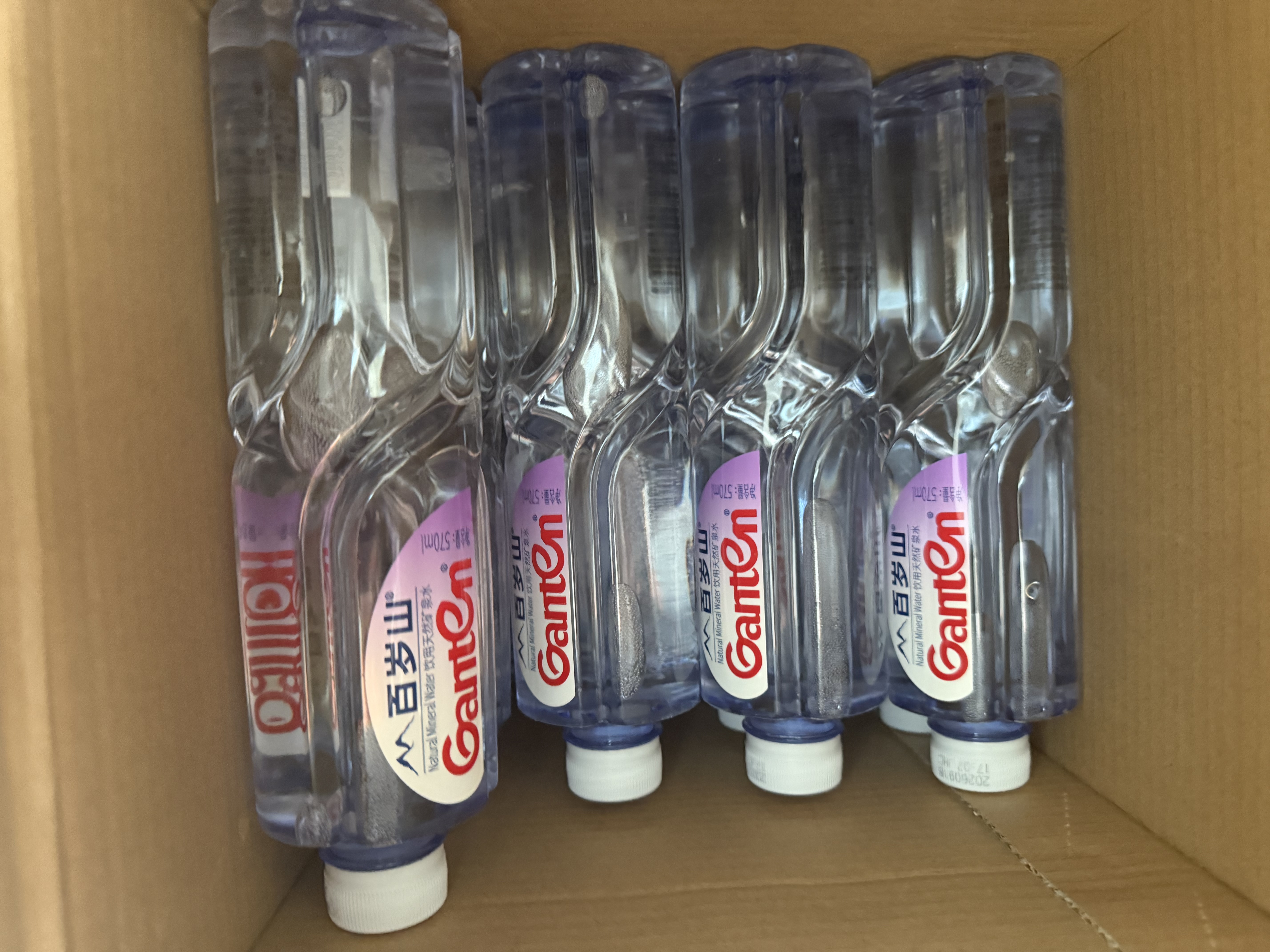 景田百岁山 天然矿泉水 570ml*24瓶 整箱装 会议办公 日常健康饮用水 实拍图