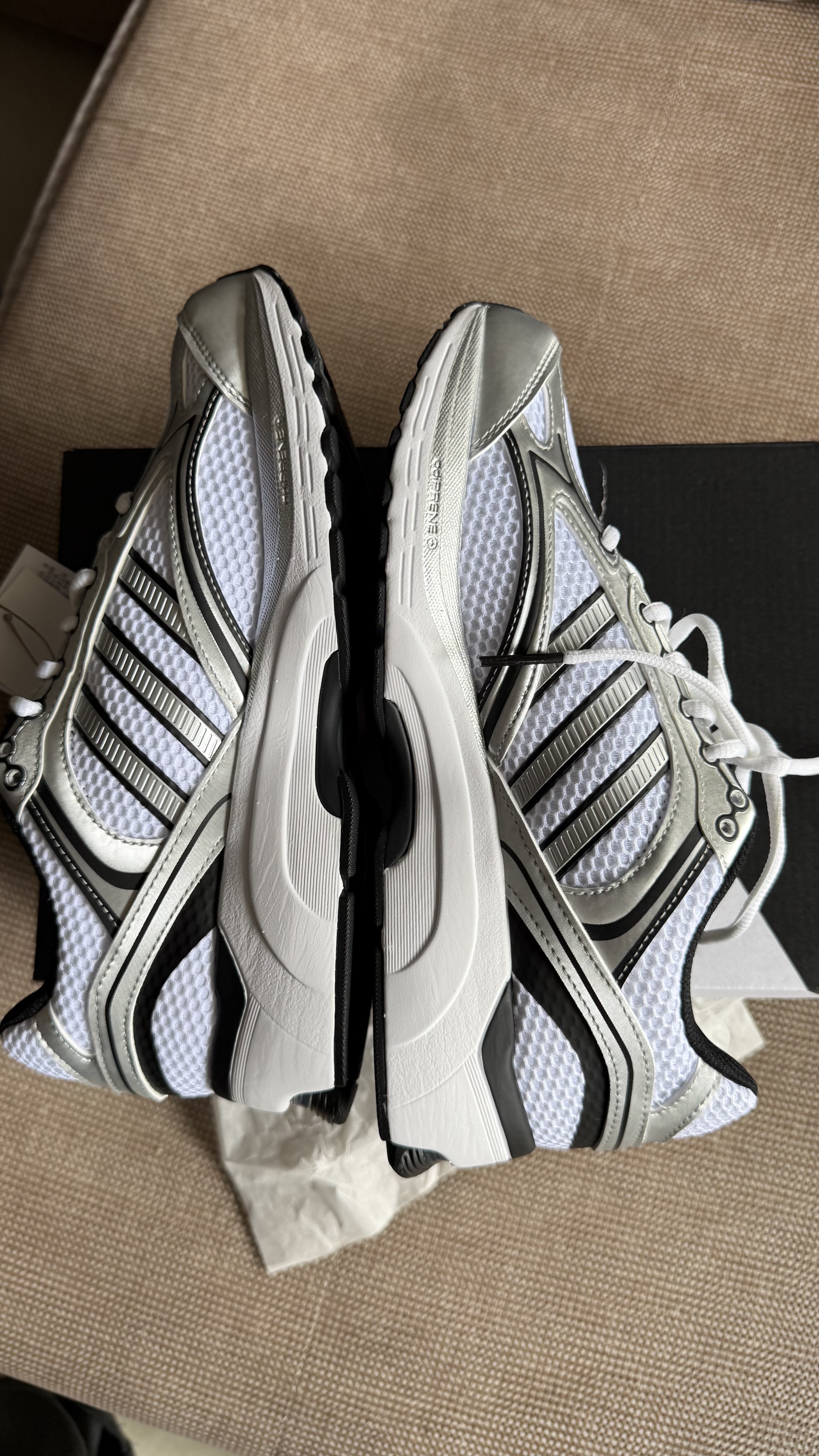 adidas「寻光者」SPIRITAIN 2.0厚底网面老爹鞋阿迪达斯轻运动   白色/金属银/黑色   41 实拍图