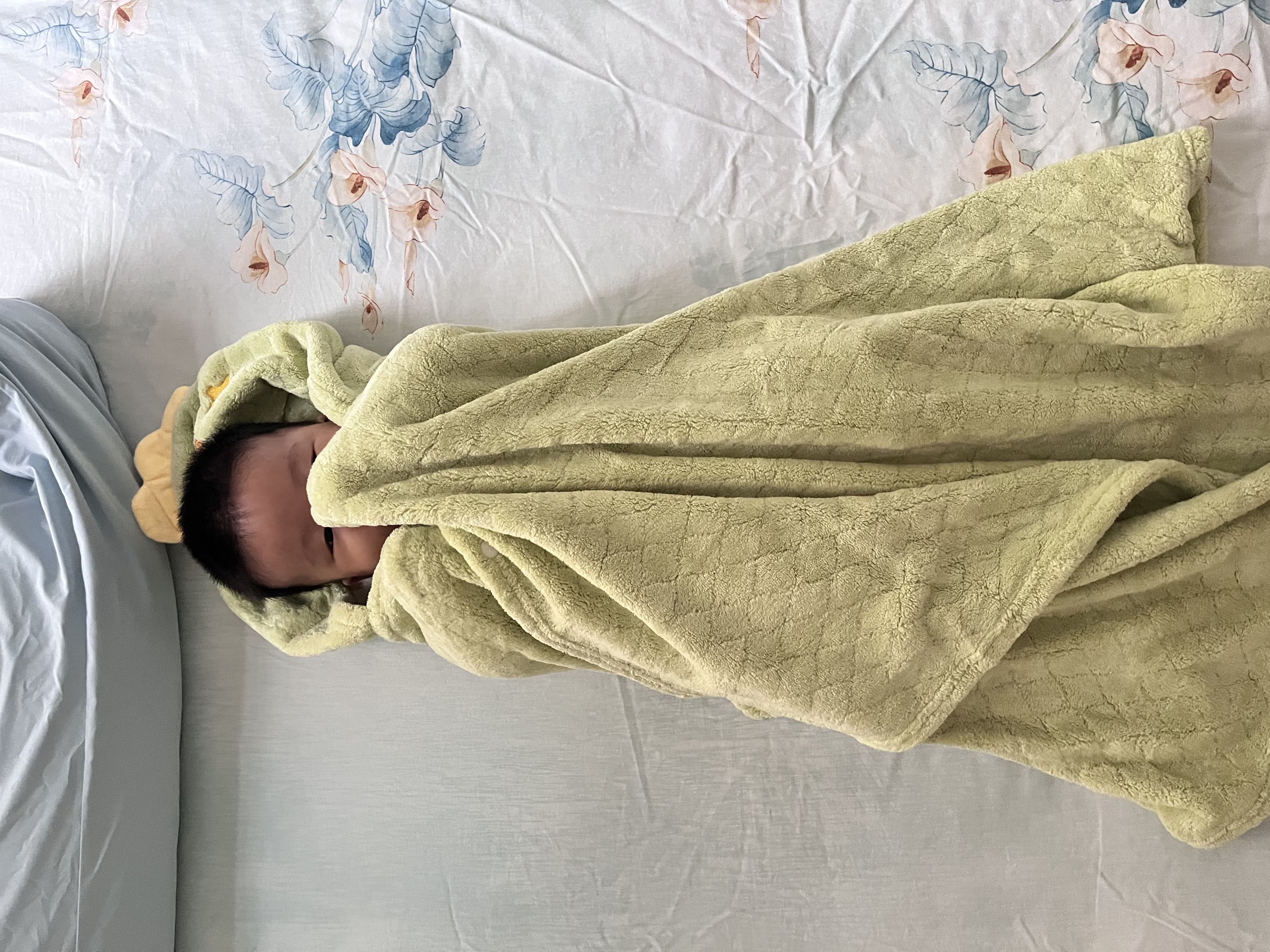 欧孕（OUYUN）婴儿浴巾珊瑚绒吸水速干儿童斗篷浴袍带帽春夏宝宝洗澡浴衣恐龙S 实拍图