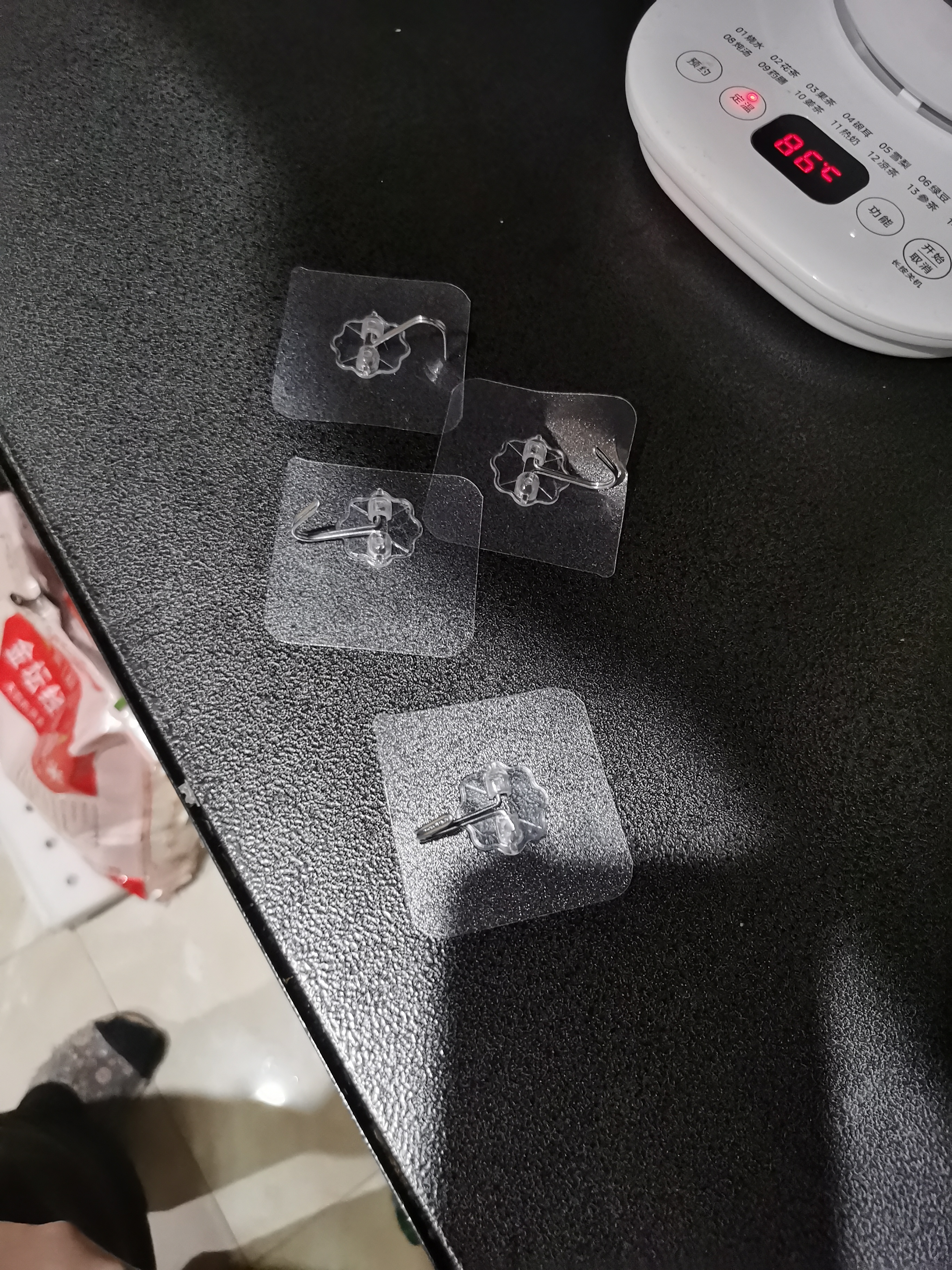 挂钩强力粘胶墙壁贴承重无痕挂勾贴钩免打孔钩子粘贴粘钩厨房收纳 【特惠福利】强力粘胶【4个】 实拍图