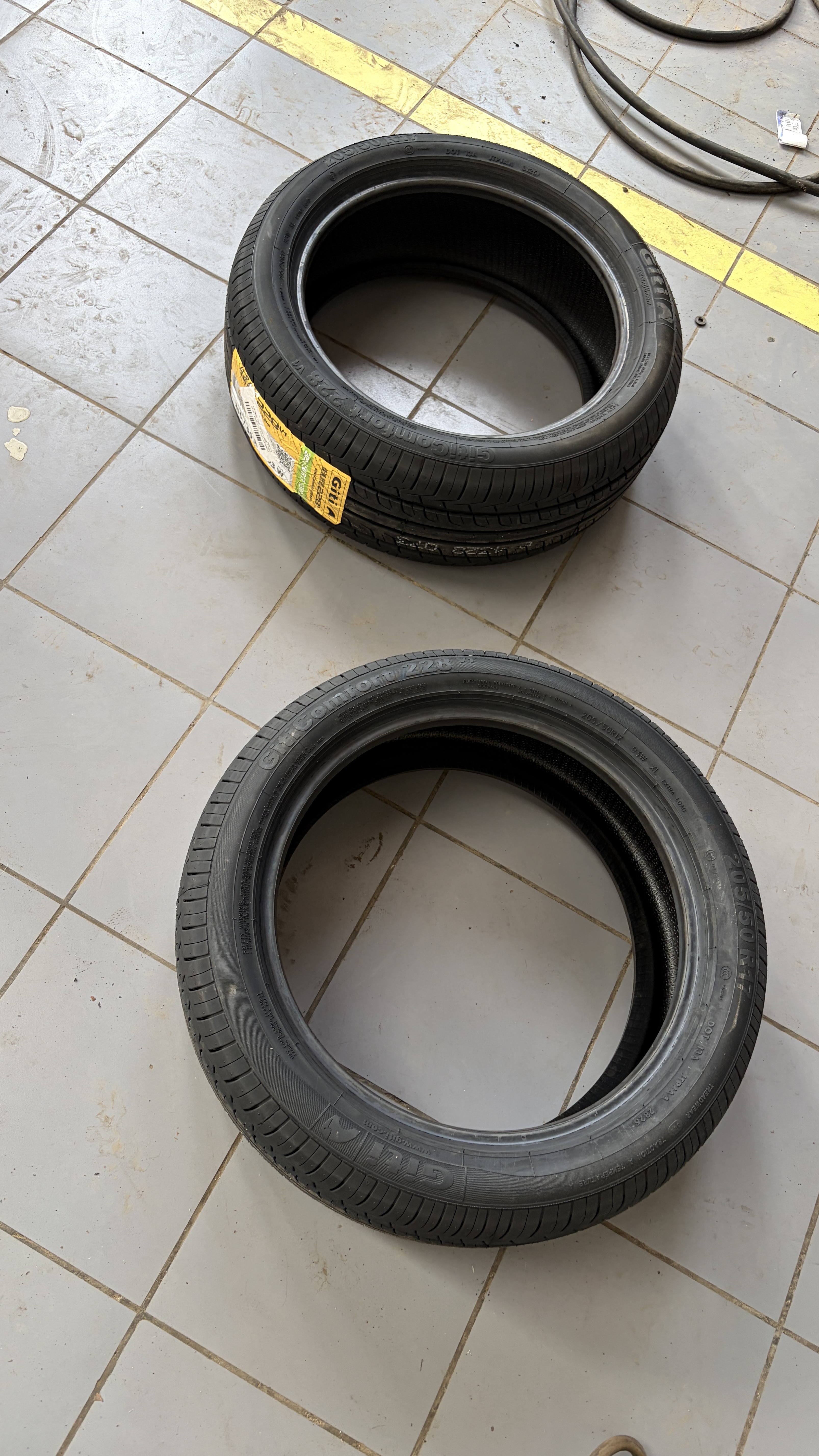 佳通轮胎（Giti）205/50R17 93W  228v1 原配艾瑞泽5 适配 帝豪/秦EV /宝骏 实拍图