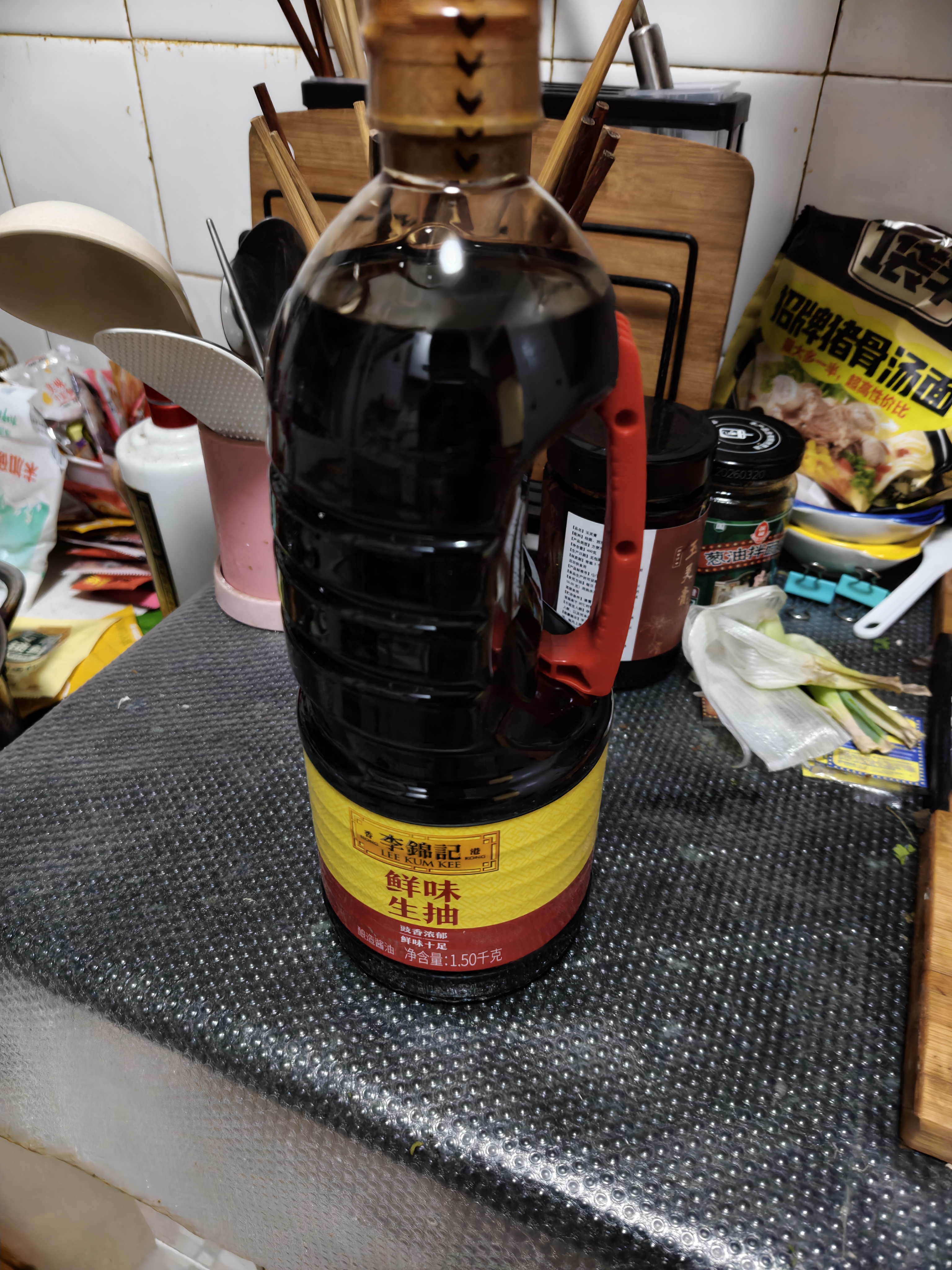 李锦记鲜味生抽1.5kg 【广式发酵】 提鲜调味 口口鲜香 酿造酱油调味 实拍图