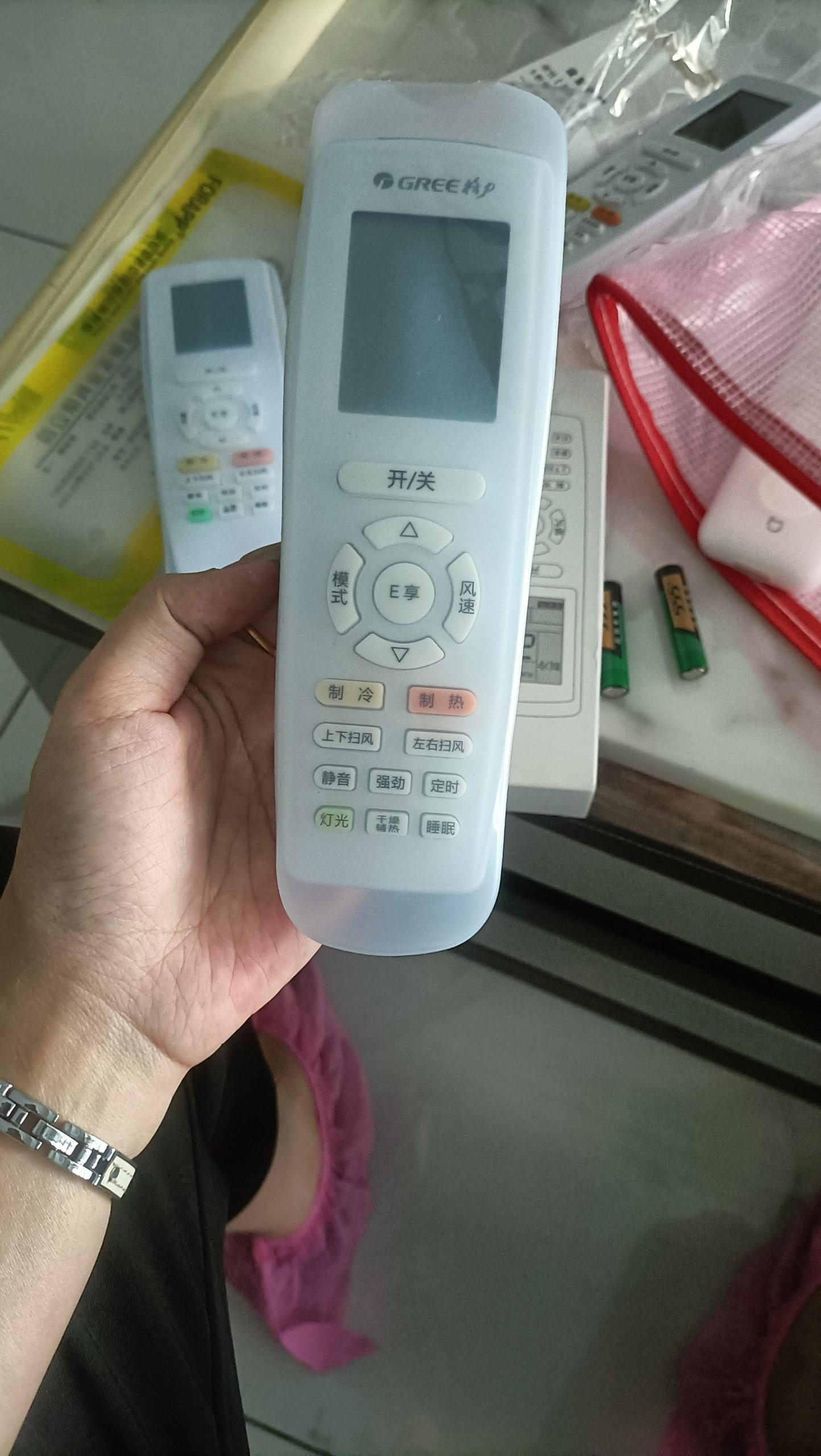 UUELE适用于格力空调遥控器全通用YBOF2 YADOF YAPOF YAPOF3柜机挂机柜机挂机不分型号 新款-适用格力空调全通用*含电池 实拍图